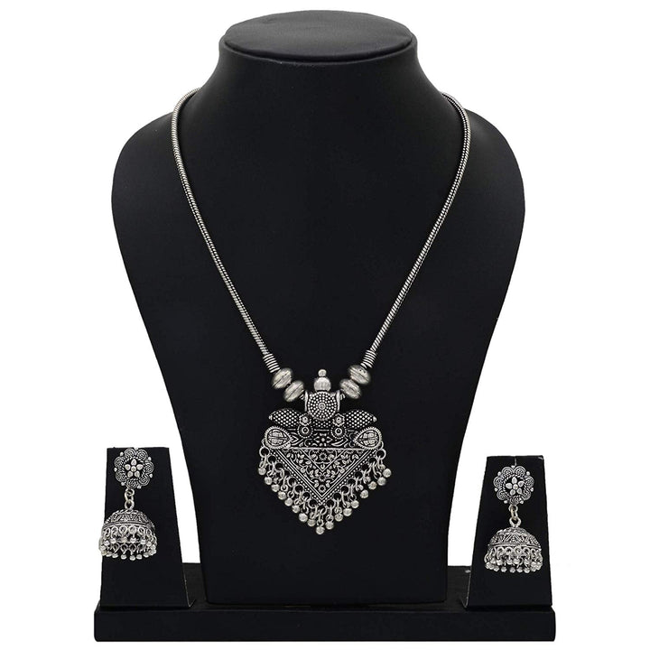 Attractive Oxidised Pendant Necklace With Earrings