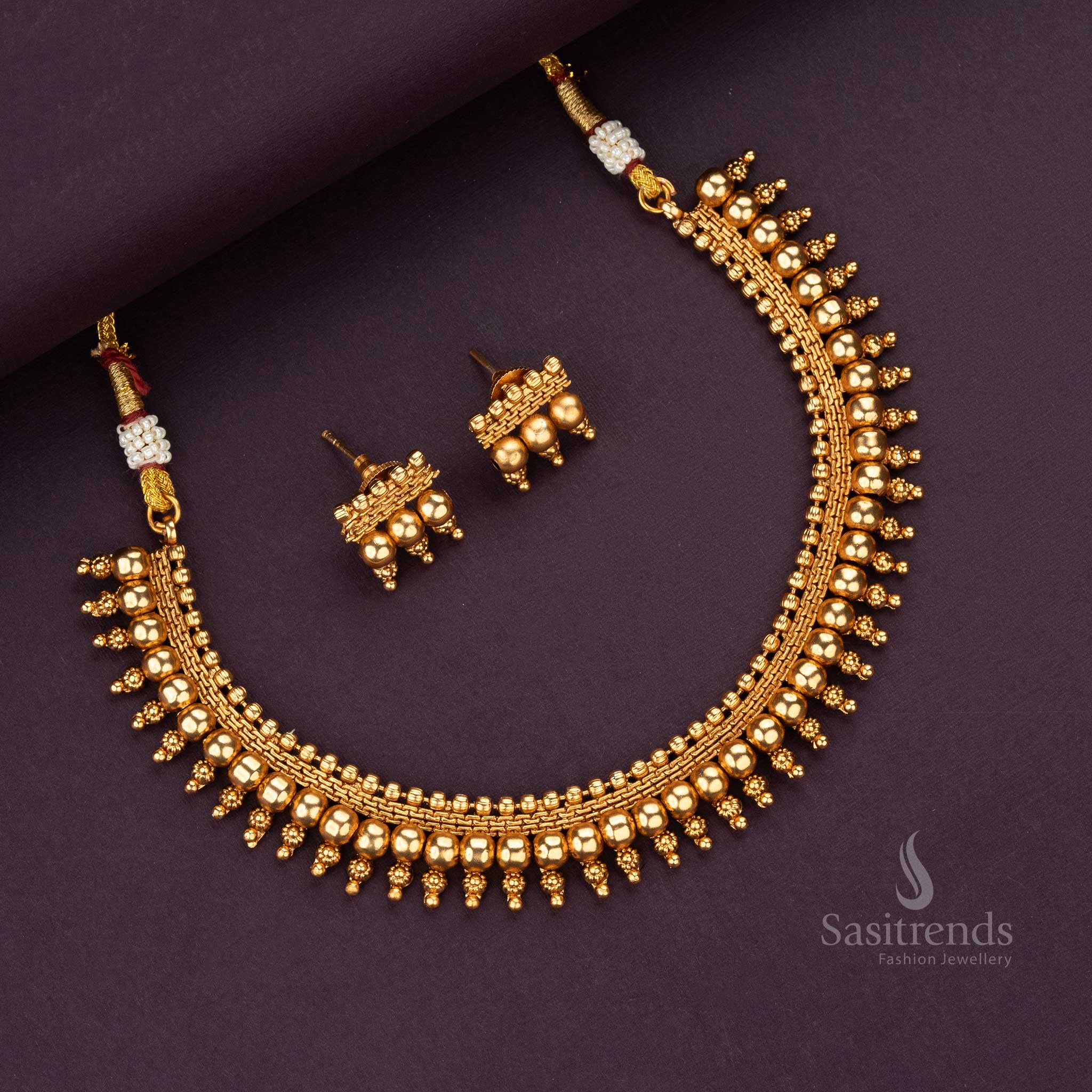 Classic temple matte gold ball jewellery set with stud earrings - Sasitrends