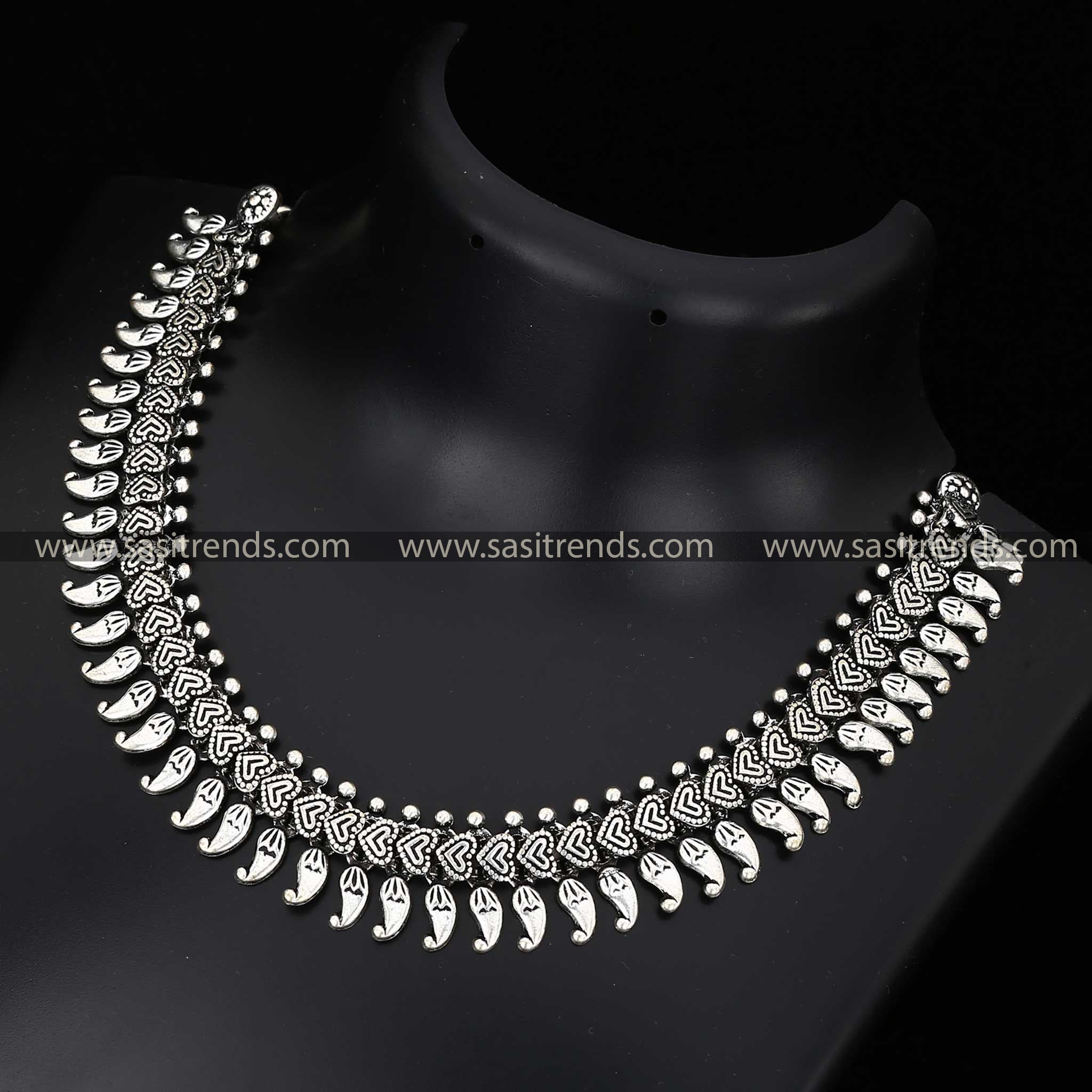 Oxidised necklace with a distinctive Kolhapuri pattern for an ethnic vibe 