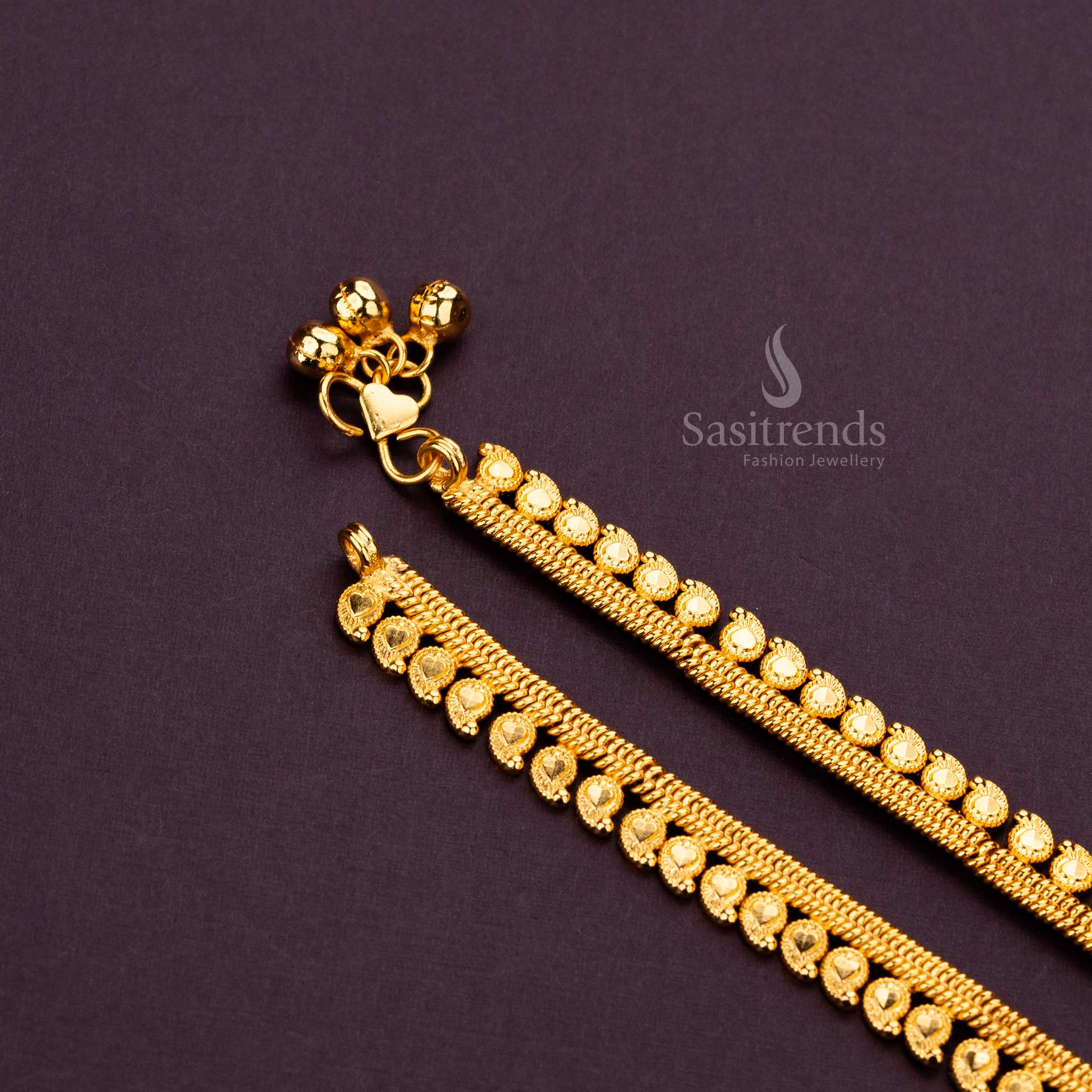 Versatile gold anklet perfect for casual and formal wear - Sasitrends