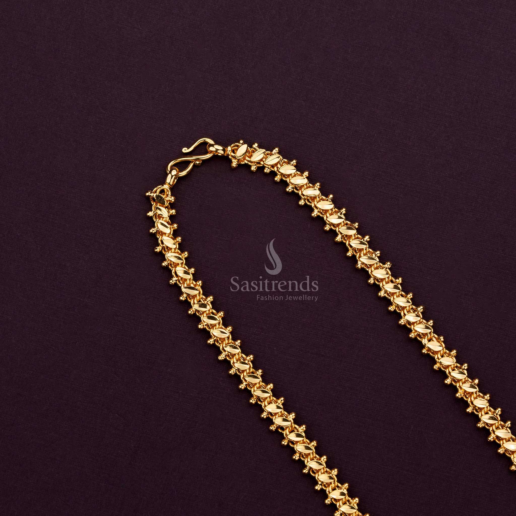 Beautifully crafted micro gold plated chain with eye-patterned links, perfect for elegant daily wear - Sasitrends