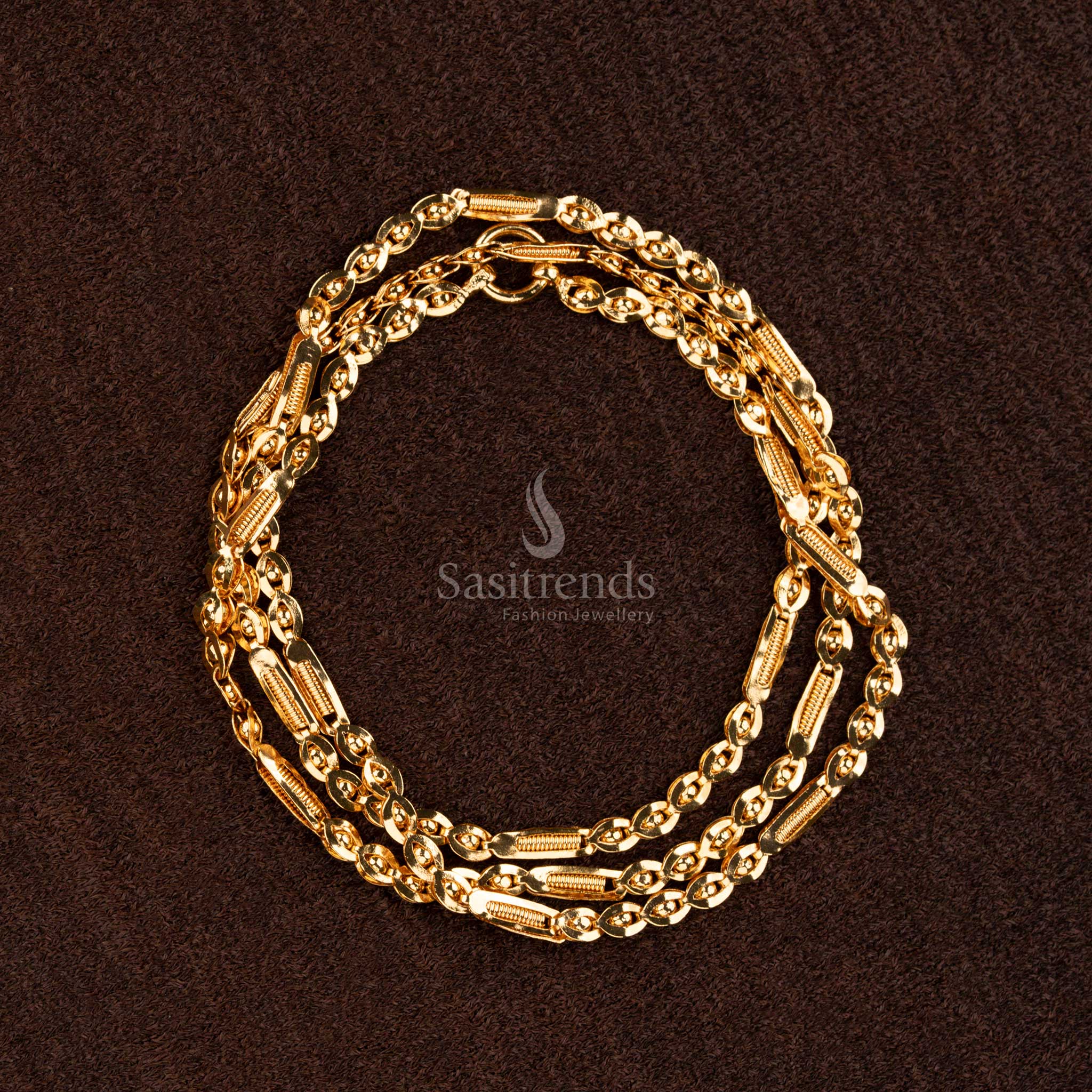 Stunning micro gold-plated chain in a one-gram design, highlighted by a distinctive twist pattern for chic and minimalist accessories - Sasitrends