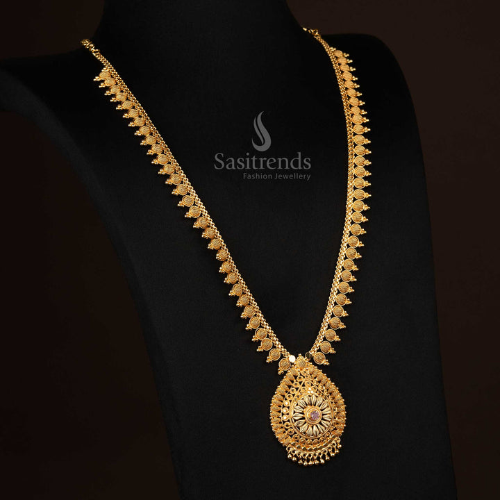 Long necklace with gold-plated medallion pendant for special occasions - Sasitrends