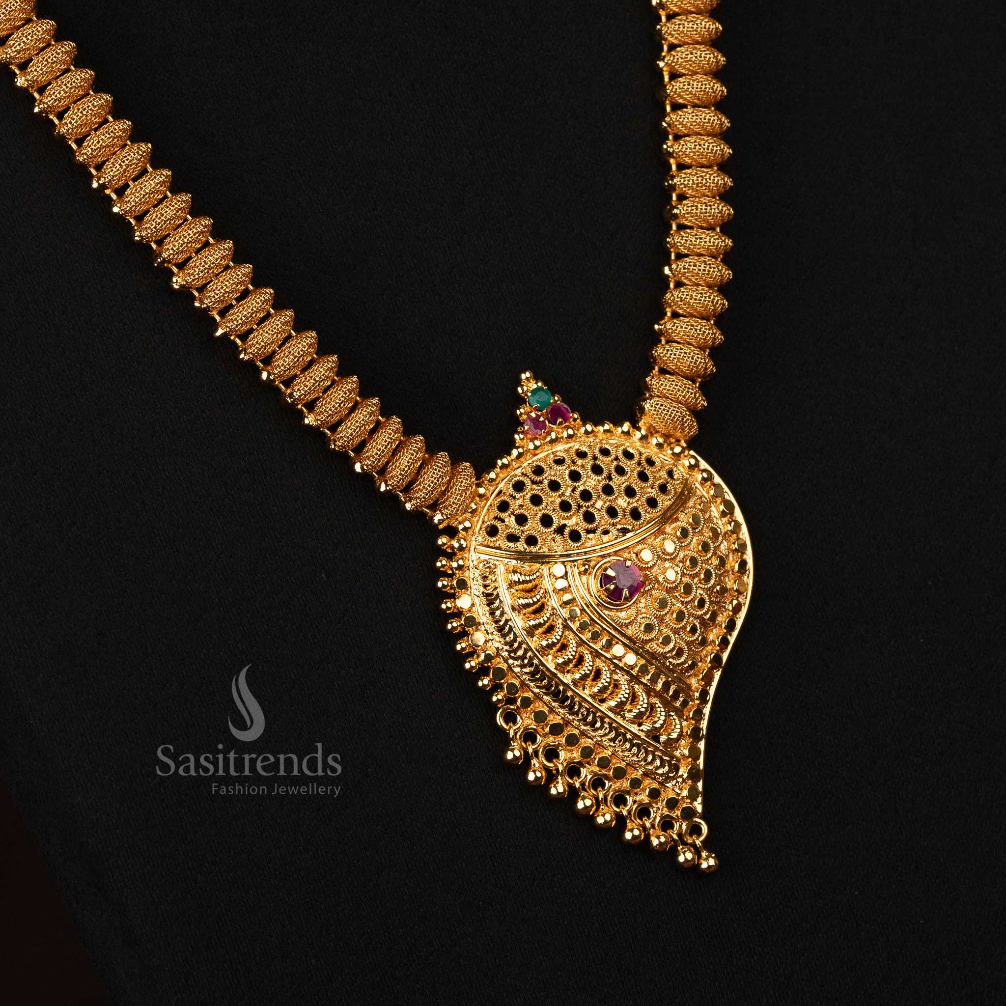 Traditional Style Necklace with Conch Pendant and Ruby AD Stones in Micro Gold Plating - Sasitrends