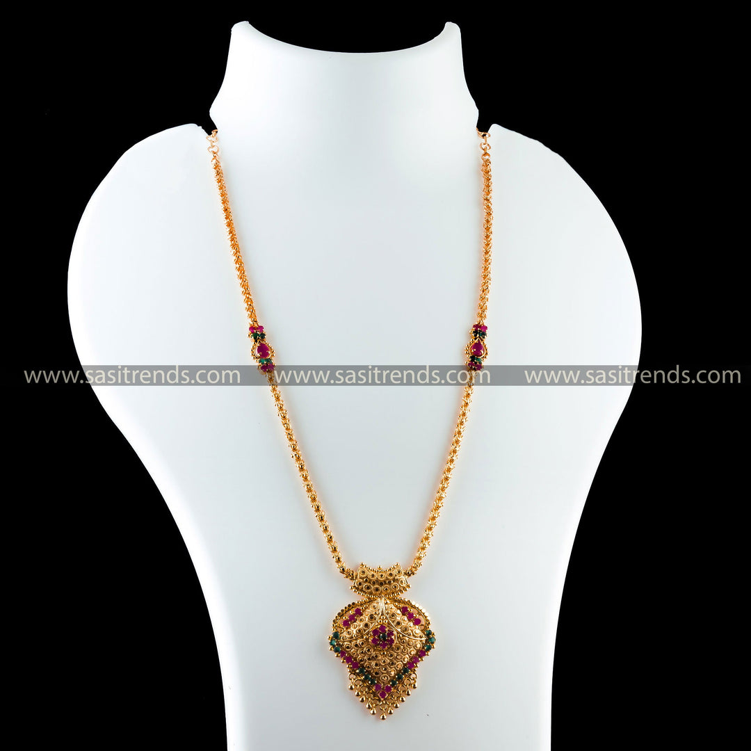 Ruby-green floral motif pendant adorning a micro gold-plated necklace, a blend of tradition and luxury