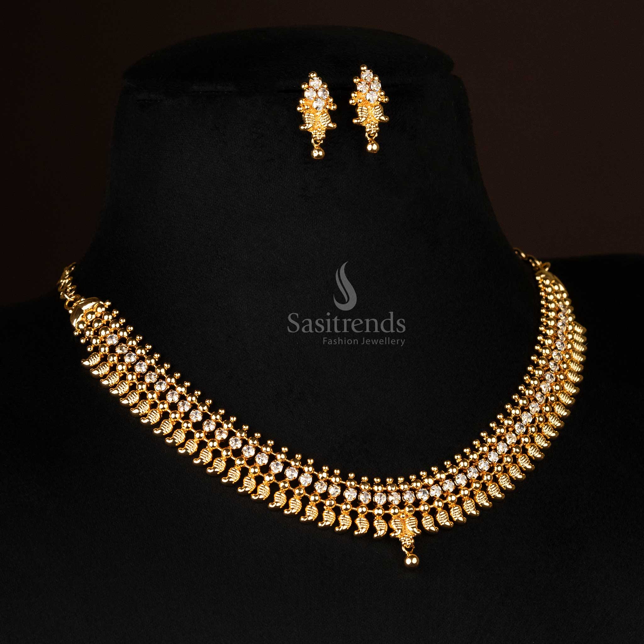 White micro gold-plated mango motif necklace with earrings - Sasitrends