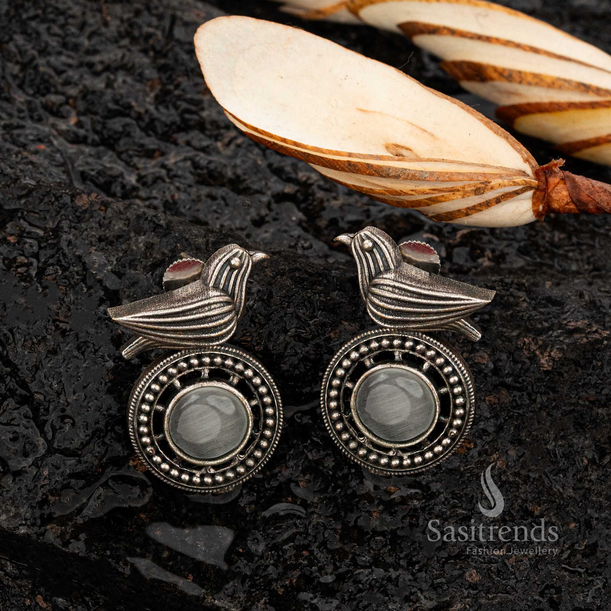 Grey round cabochon oxidised silver earrings with bird design - Sasitrends