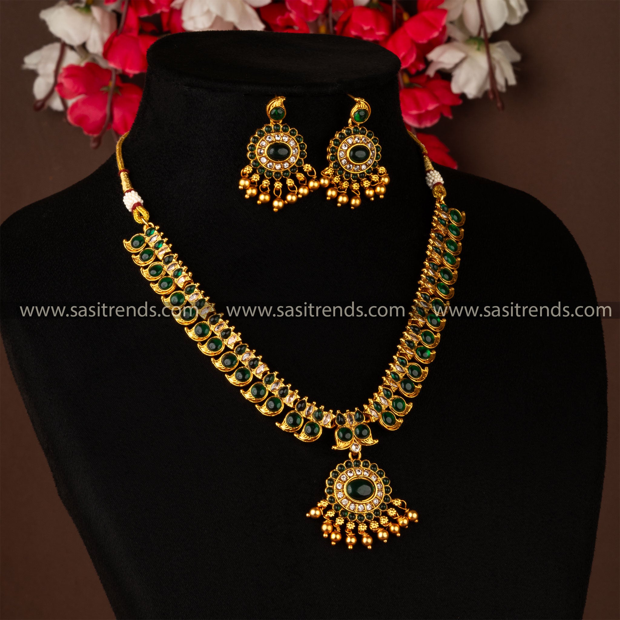 Traditional Classic Matt Gold Oval Green Mango Jewellery Set