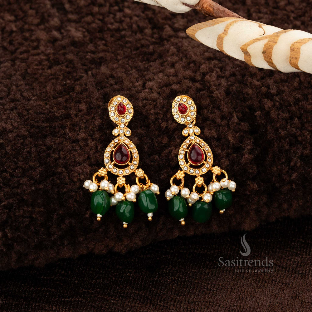 Matte gold plated Matching earrings with green beads and pearls - Sasitrends