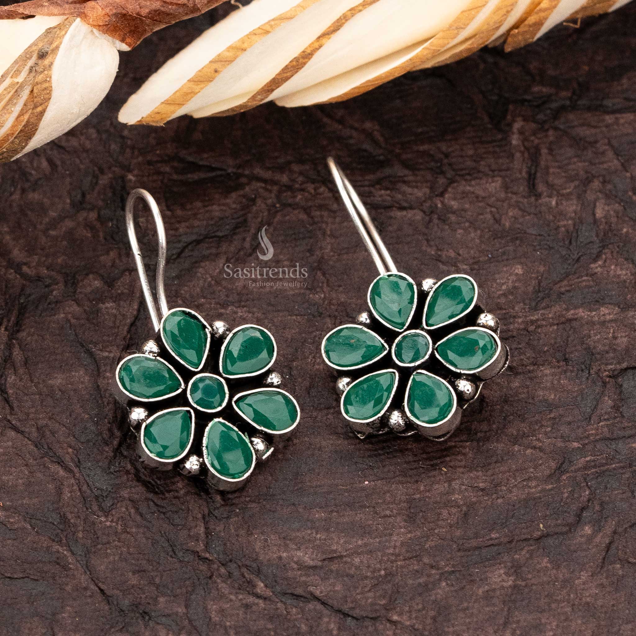 Beautiful store Design Earrings, In 925 Sterling Silver With Green Stone Earrings, Handmade Earrings, Traditional Earrings, Weight= 23.6 Gm