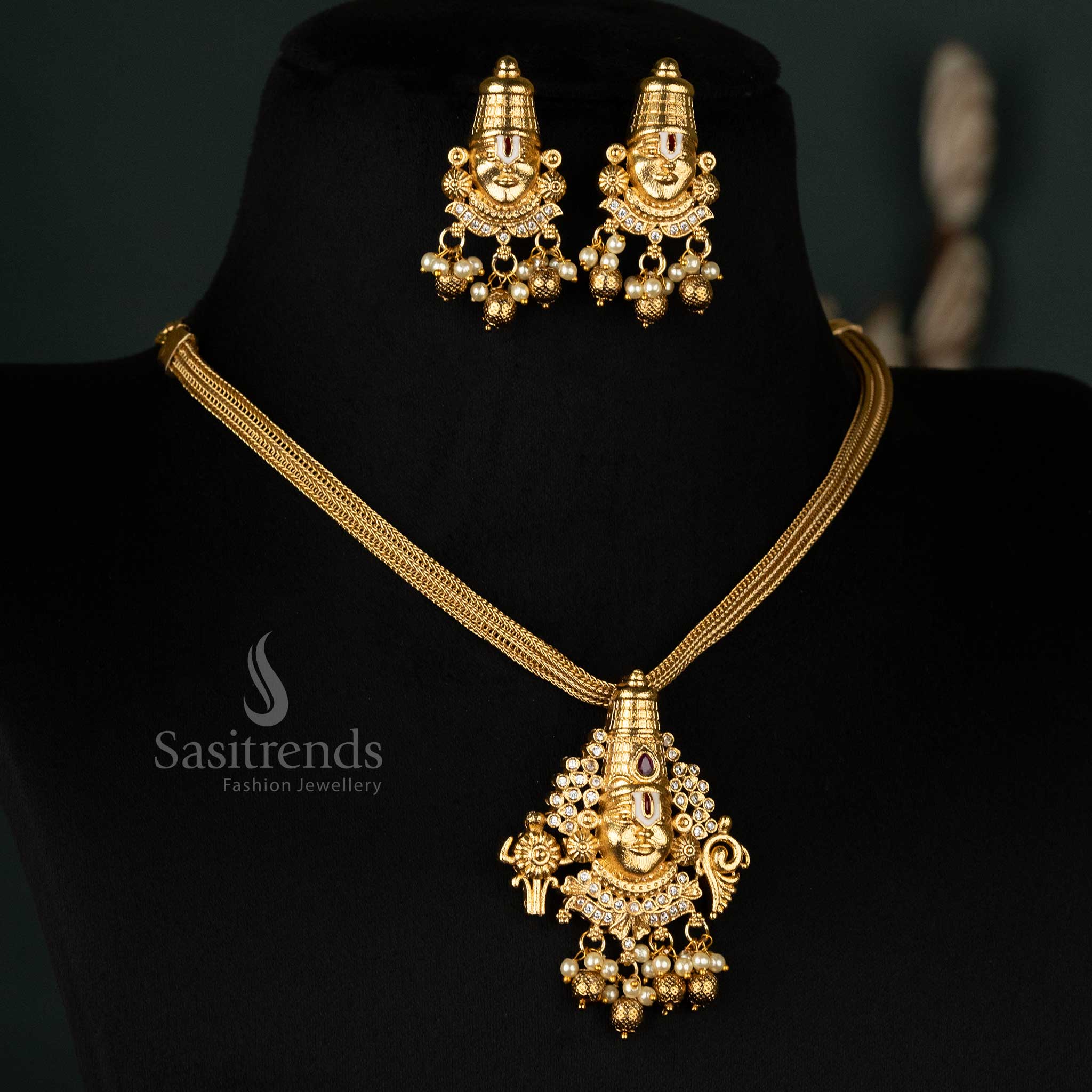 Elegant Flower Pendant Necklace Set - Perfect for Traditional Occasions