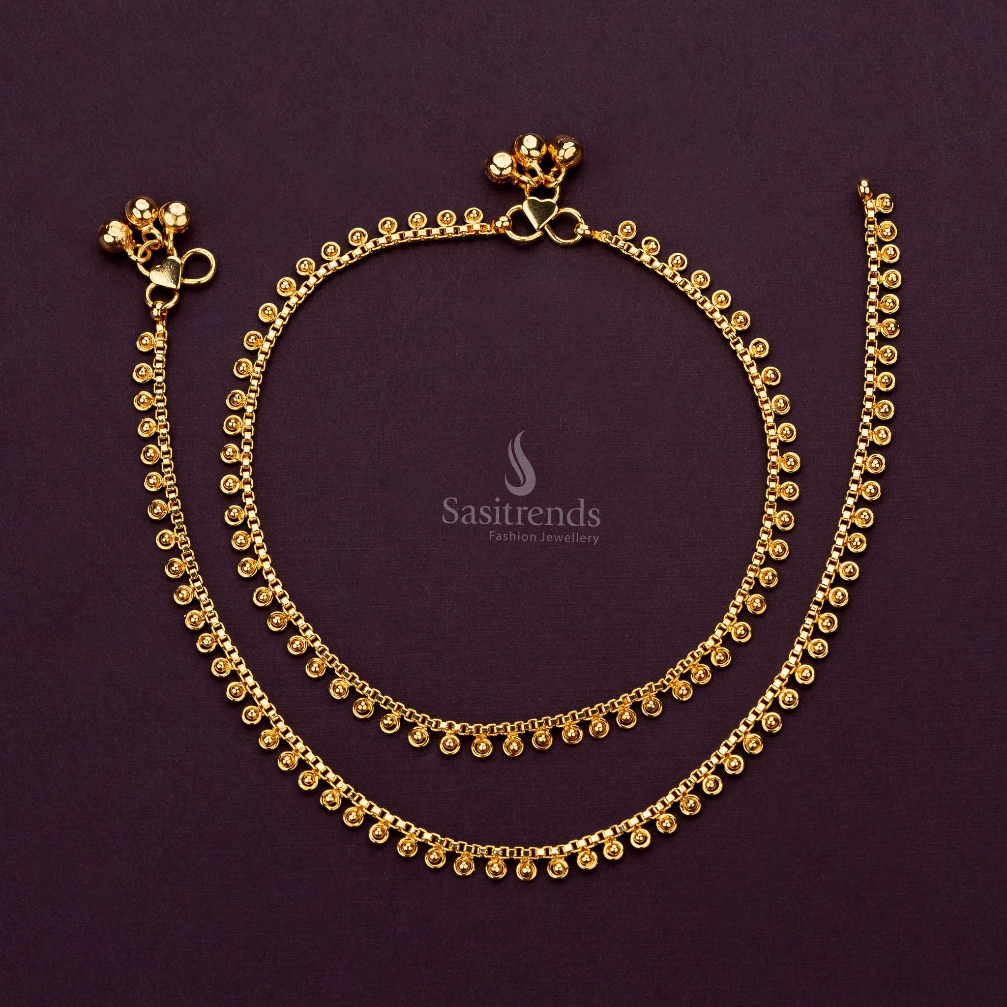 Elegant gold anklet featuring intricate detailing and dangling accents - Sasitrends