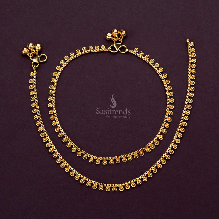 Elegant gold anklet featuring intricate detailing and dangling accents - Sasitrends