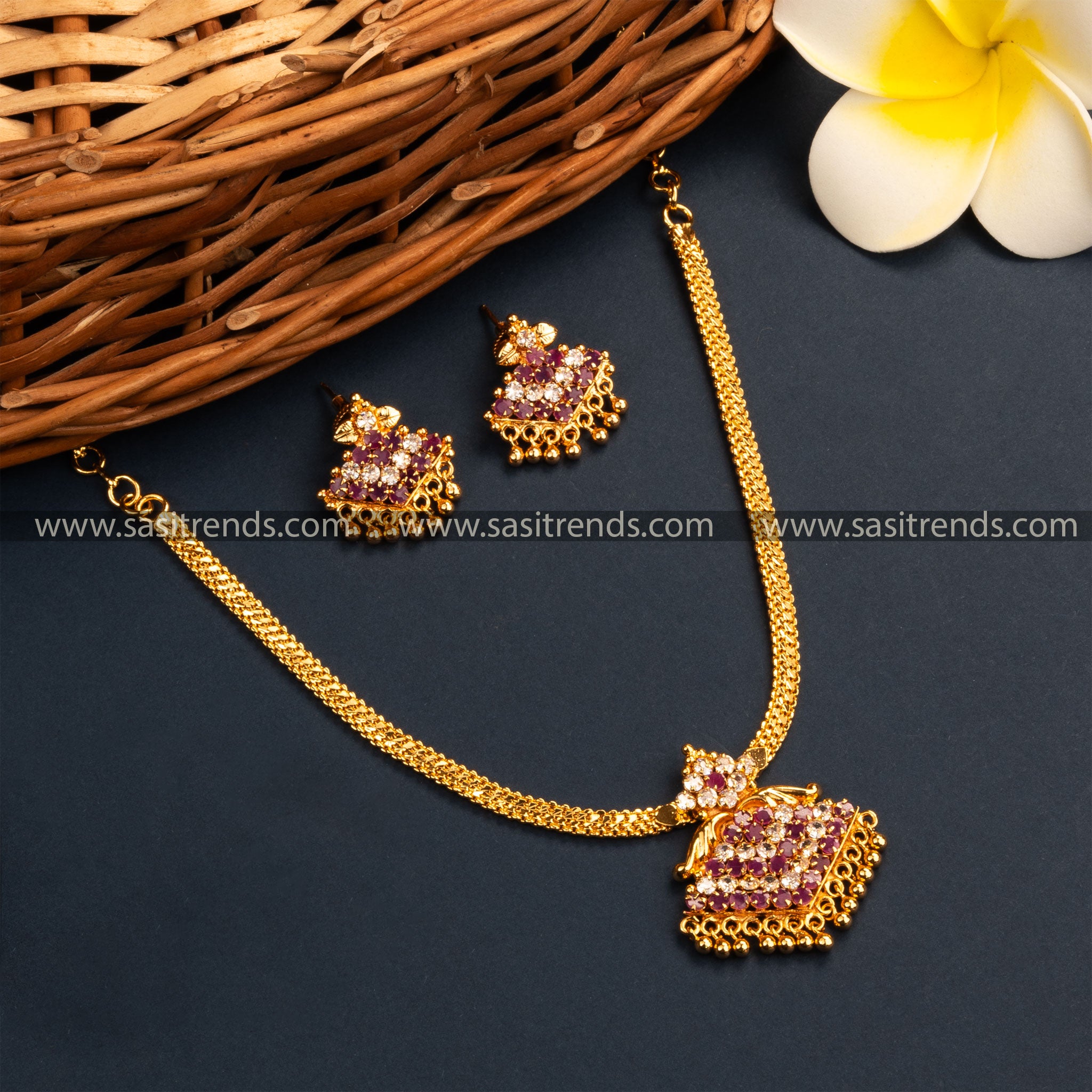 Latest Micro Gold Plated Floral Pendant Necklace Set with Guarantee – Traditional Elegance - Sasitrends