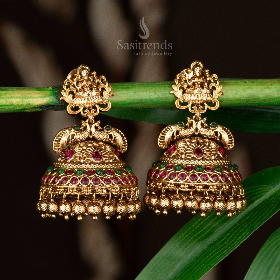 Elegant temple earrings in matte gold with ruby-green accents and hanging beads - Sasitrends