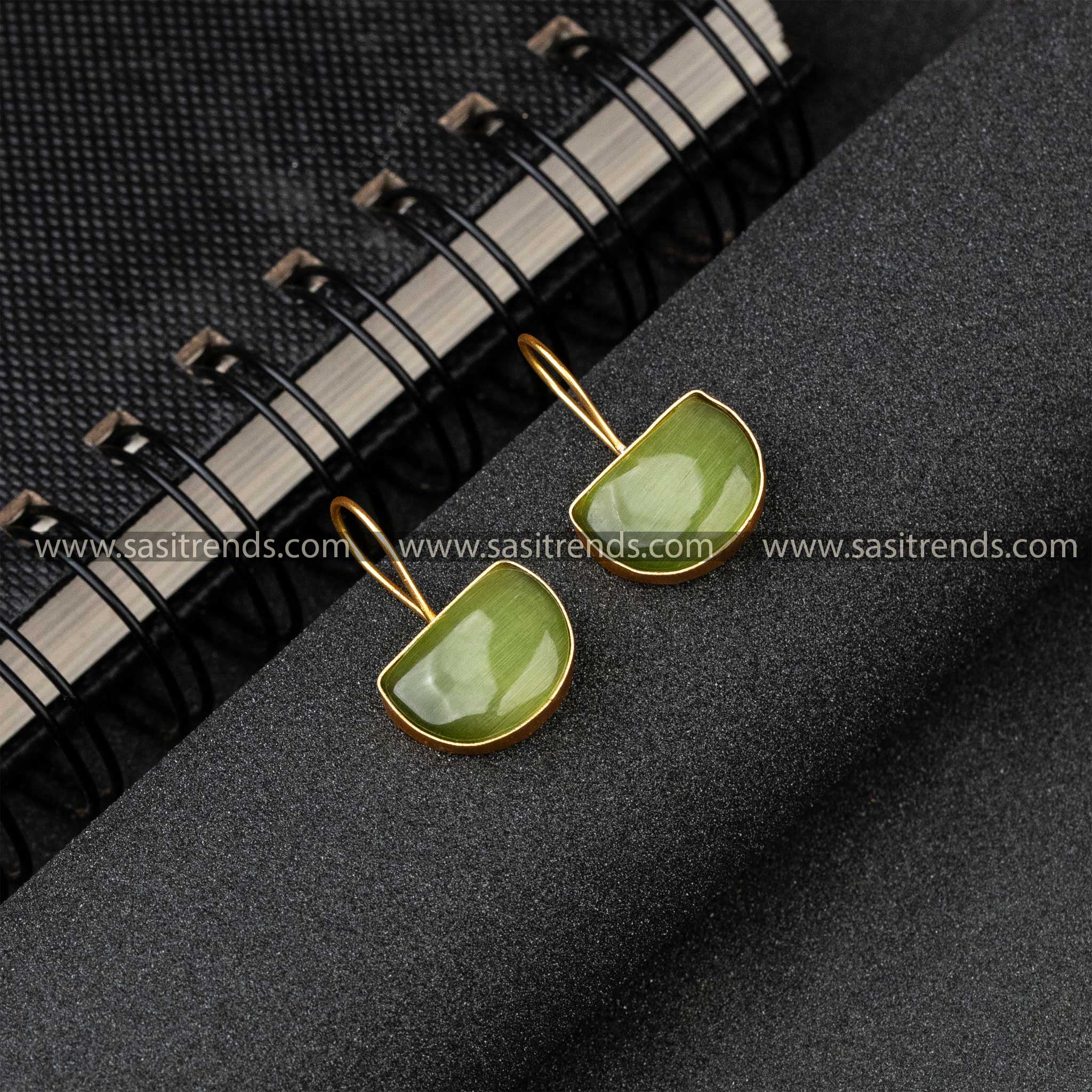 Fantastic Gold Plated Parrot Green Monalisa Stone Fish Hook Earrings 