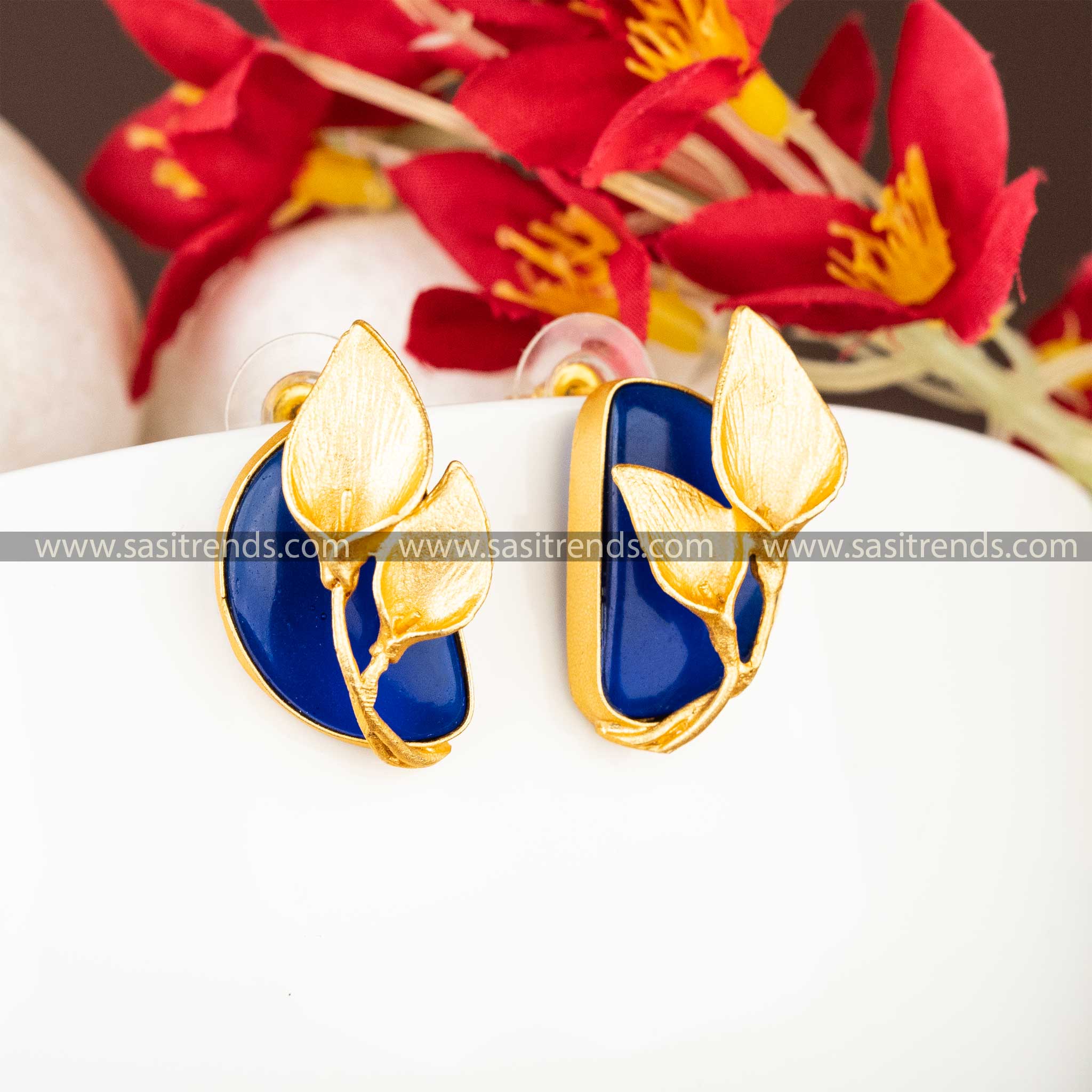 Stylish Gold Plated Push Back Leaf Pattern Earrings