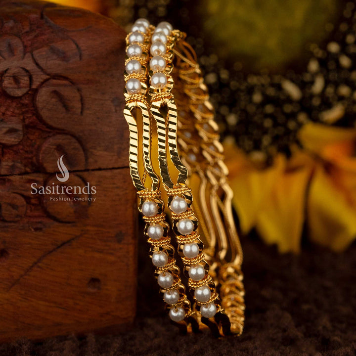 Guaranteed micro gold-plated bangle featuring white pearls - Sasitrends