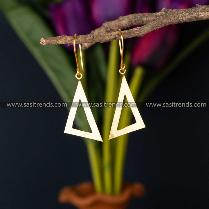 Chic gold-plated triangular hoop earrings in a minimalist style