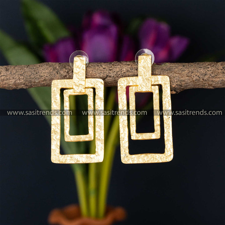 Rectangular drop gold-plated earrings with a hammered texture