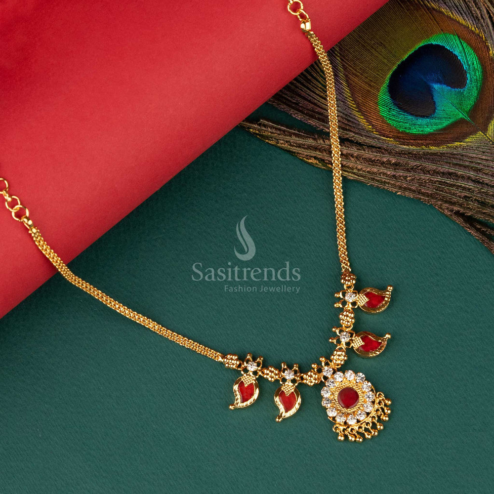 Stylish necklace with two red palakka petals - Sasitrends