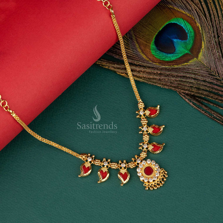 Charming necklace with three red palakka petals - Sasitrends