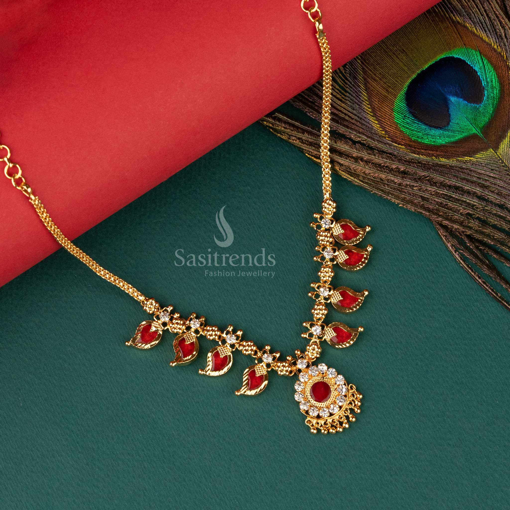 Traditional necklace with four red palakka petals - Sasitrends