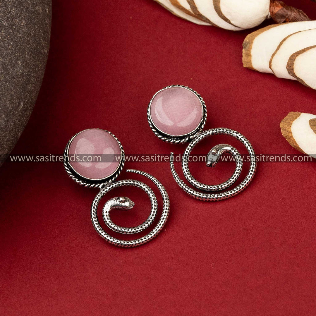 Coiled snake earrings with Pink-colored Monalisa stone