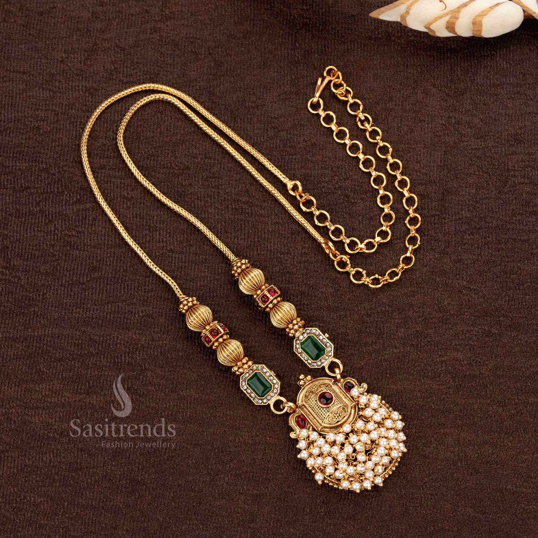 Elegant ruby-green motif necklace with matte gold finish - Sasitrends