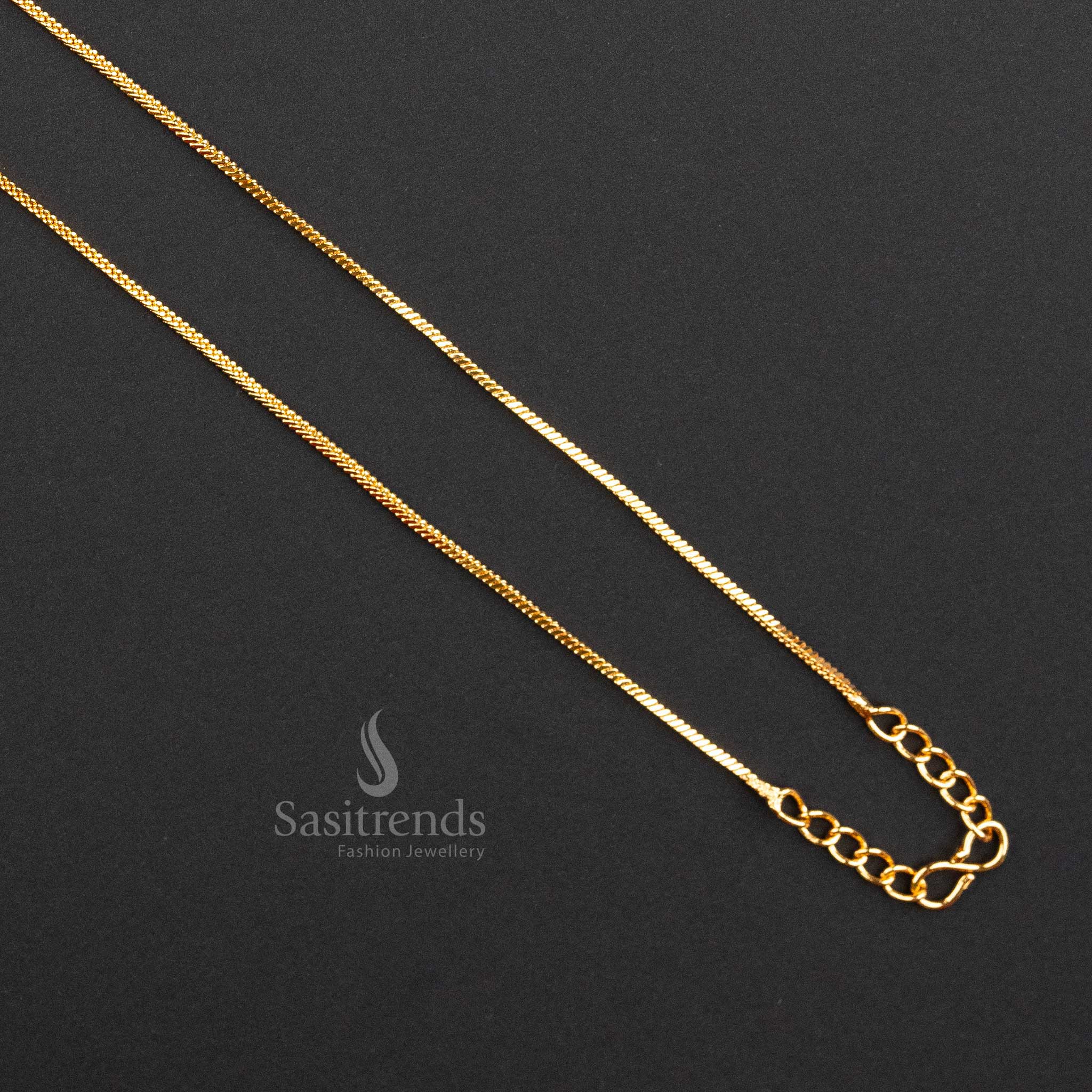 Traditional Palakka pendant jewellery set adorned with stones and a micro gold finish - Sasitrends