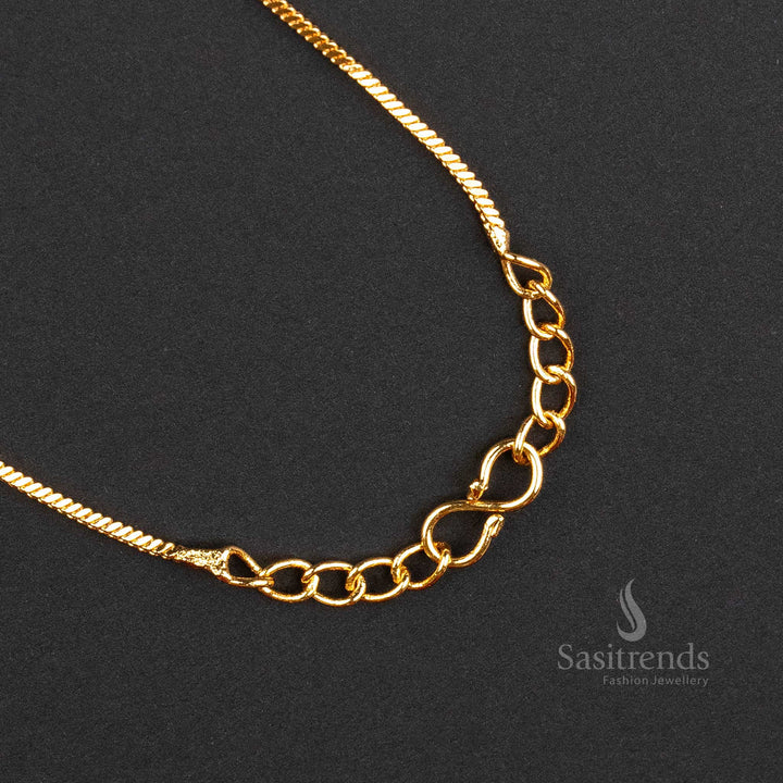 Stunning micro gold Palakka square chain set with a bold pendant and matching details - Sasitrends