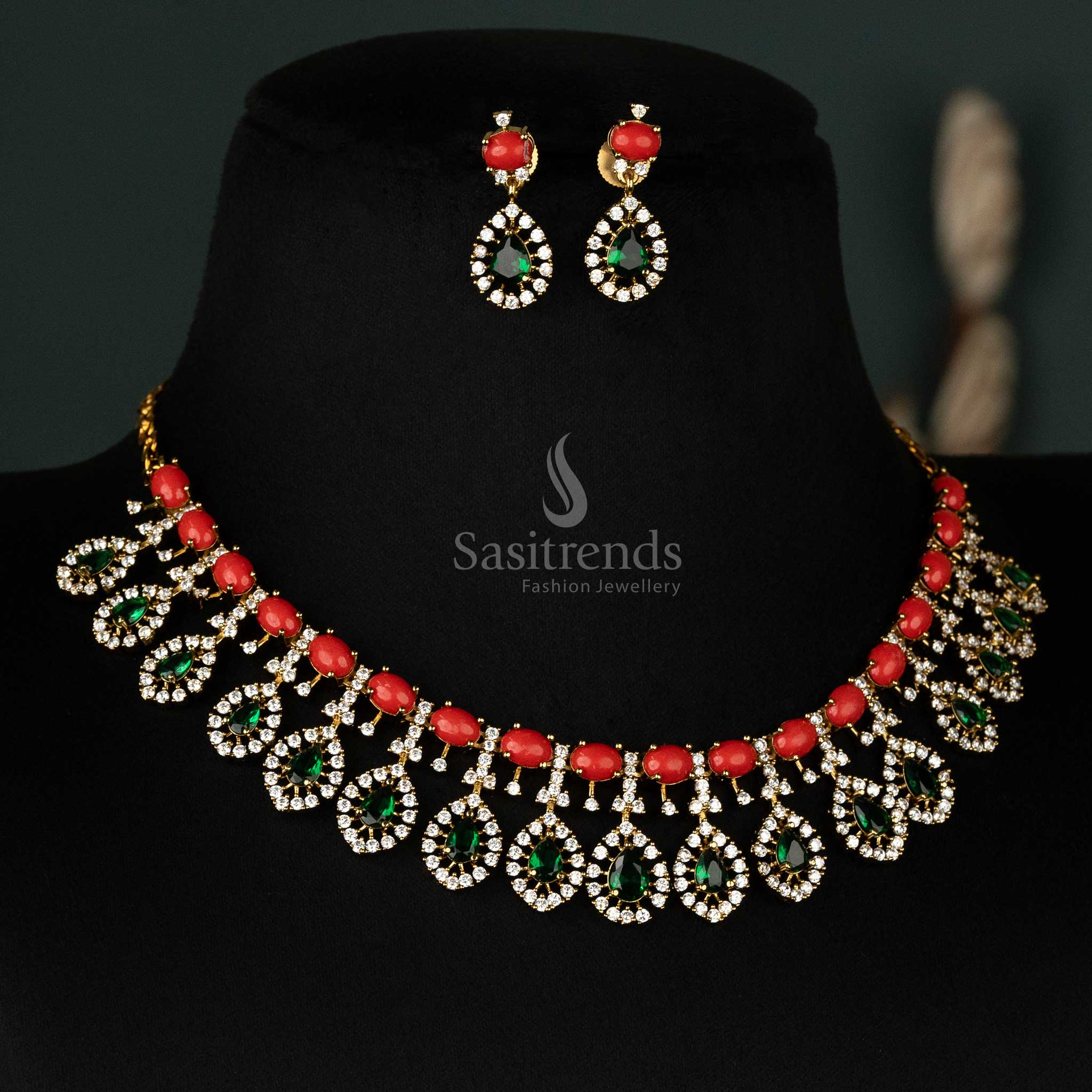 Charming teardrop choker set with a pavalam red and green color combination, accentuated by gold-plating - Sasitrends