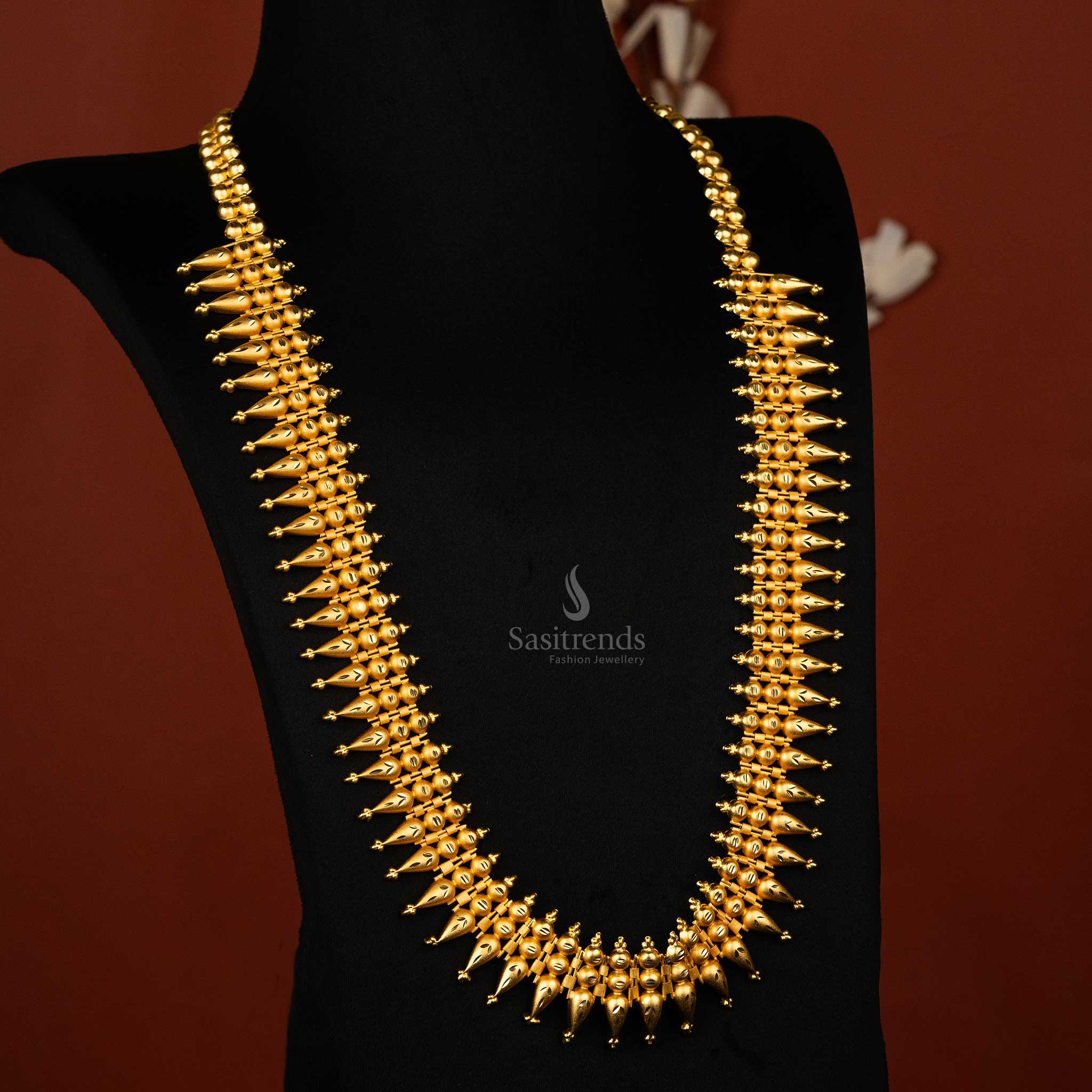 Grand forming micro gold plated Mullapoo necklace for traditional functions