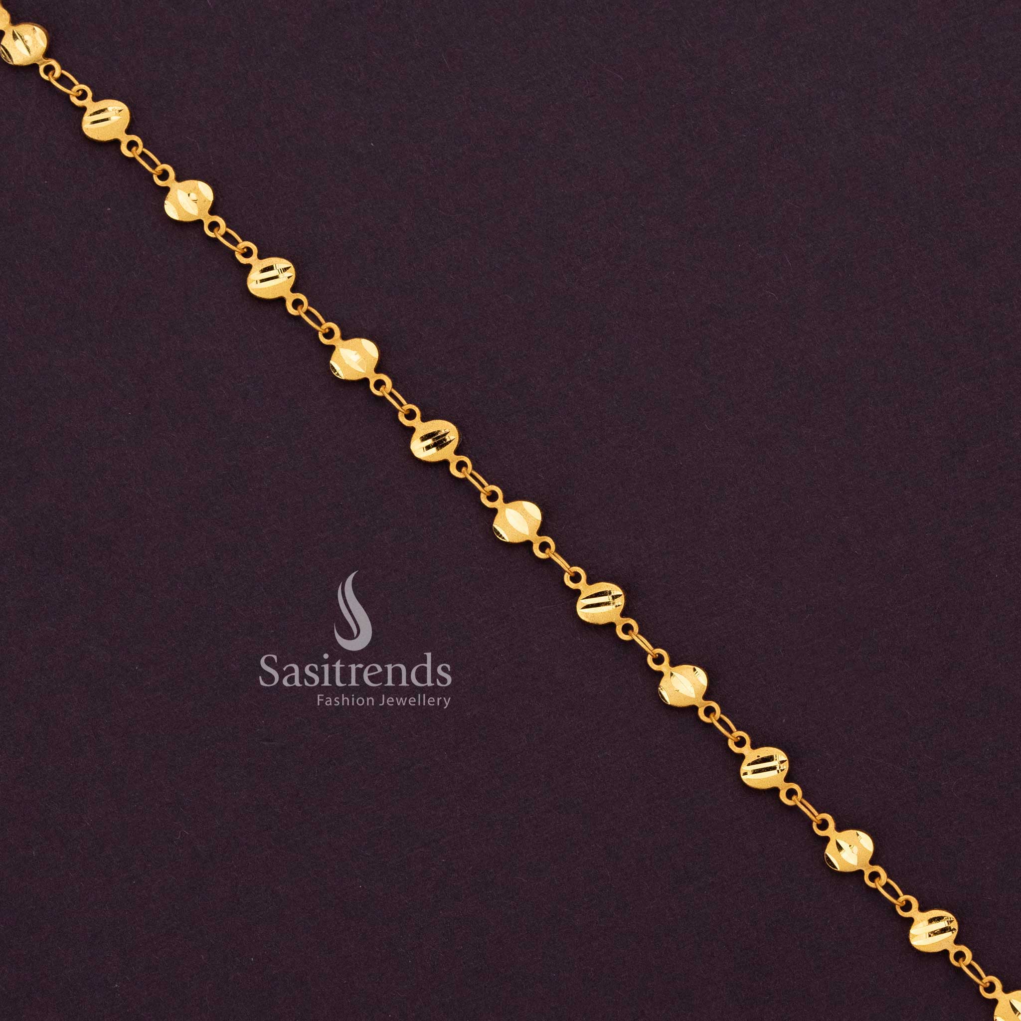 Elegant micro gold-plated oval bracelet, perfect for casual and formal wear - Sasitrends