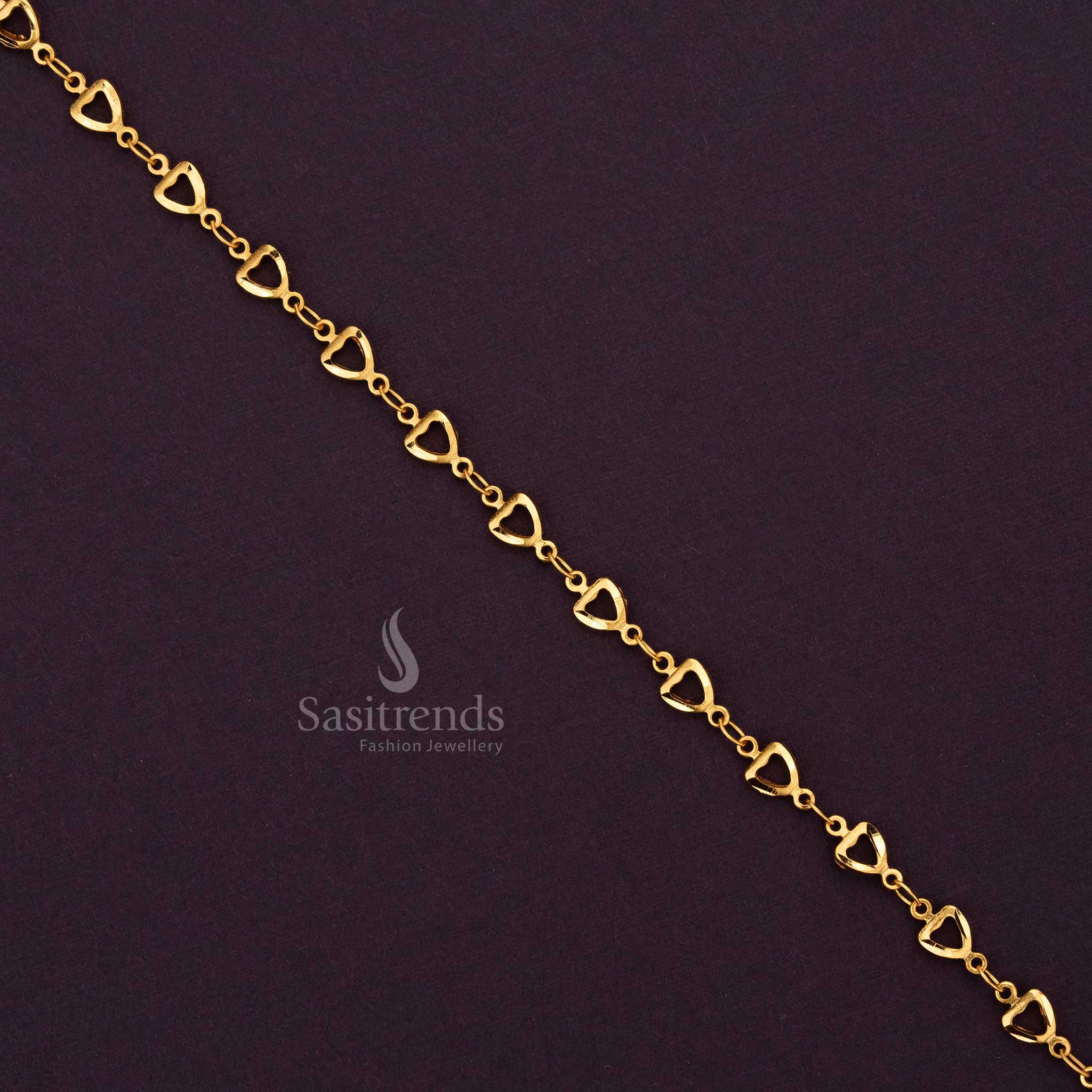 Trendy micro gold-plated heart bracelet with a subtle, eye-catching design - Sasitrends