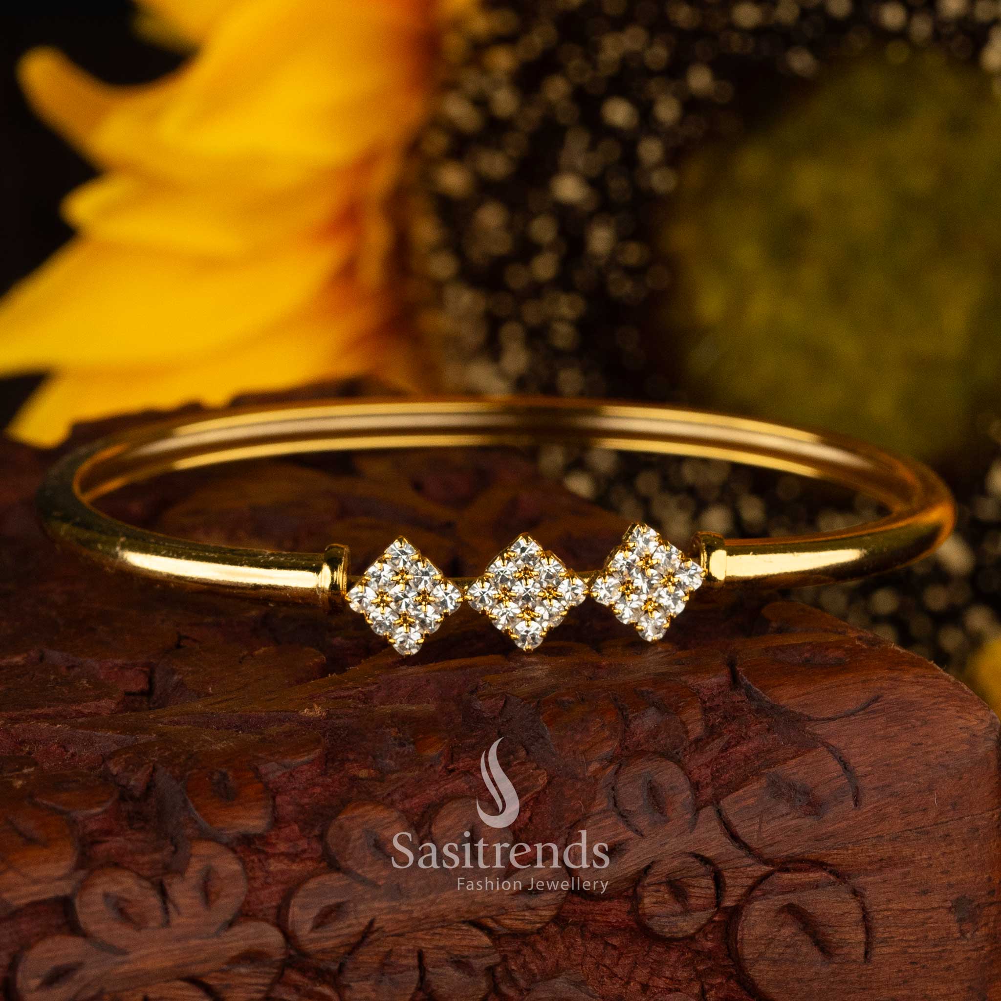 Elegant kada bracelet by Sasitrends with triple square white stones - Sasitrends