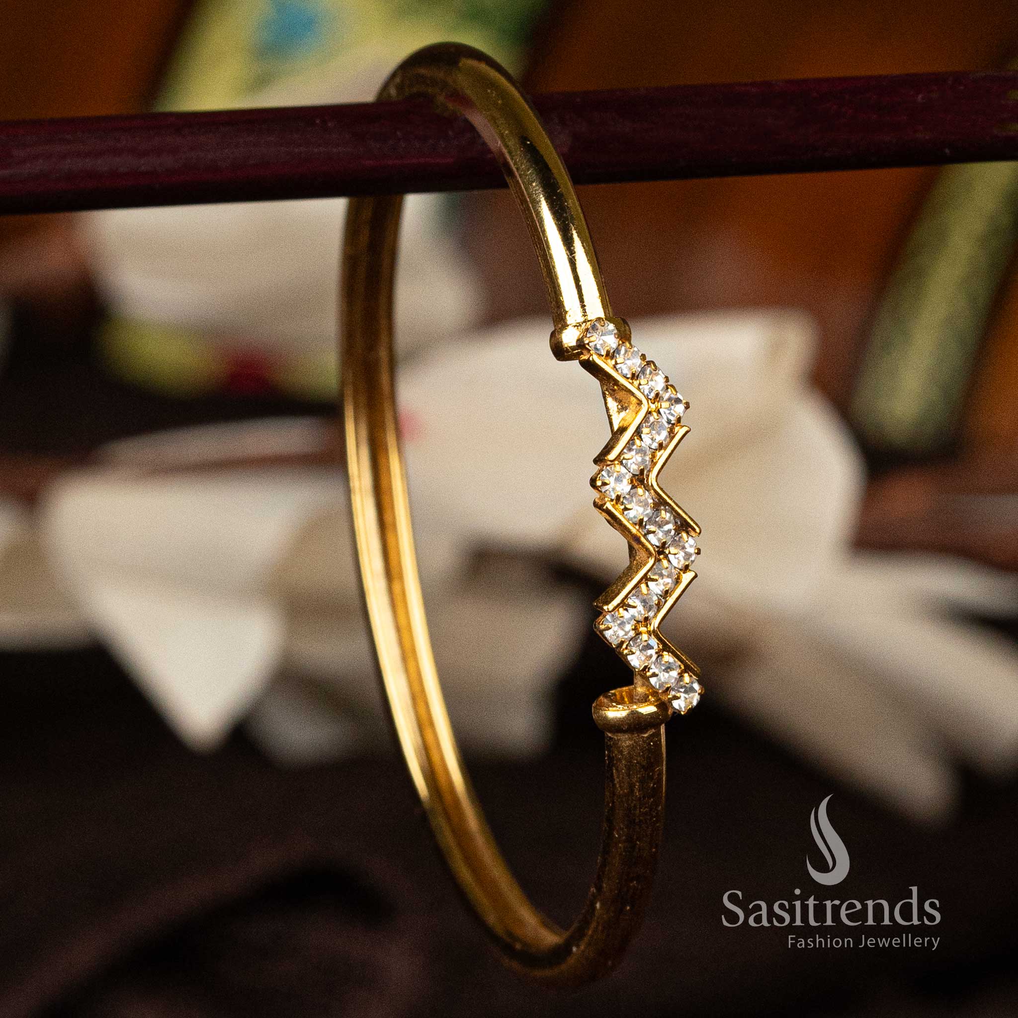 Sasitrends kada bracelet featuring central arrangement of white stones