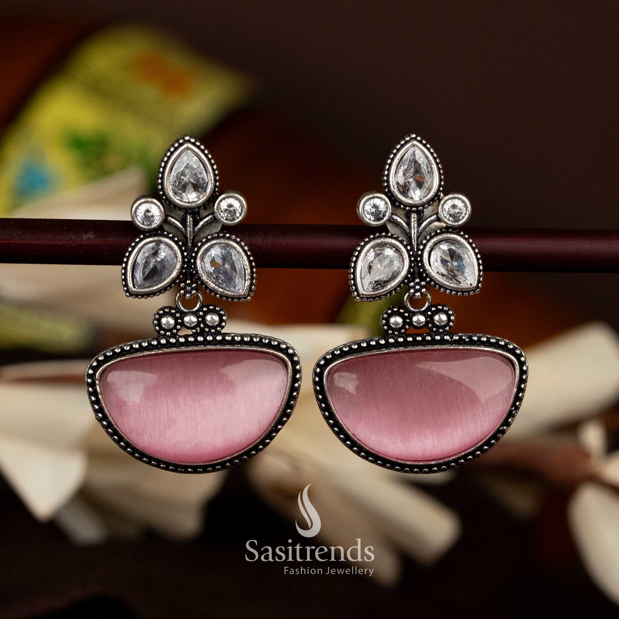 Oxidised silver earrings with pink half-moon and crystal details - Sasitrends