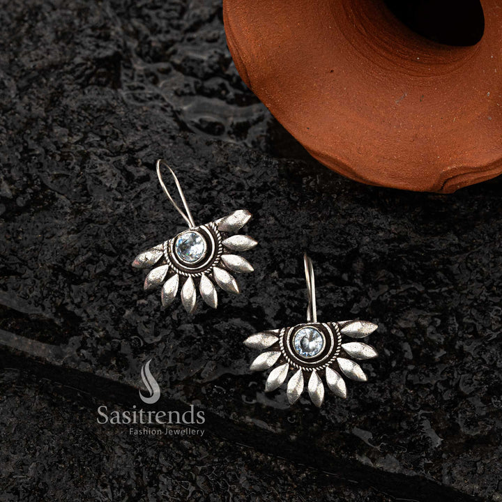 White stone fan-shaped oxidised earrings with marquise pattern - Sasitrends