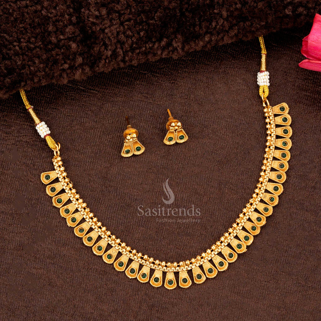 Matte gold-plated temple necklace with green teardrop motifs and beads - Sasitrends