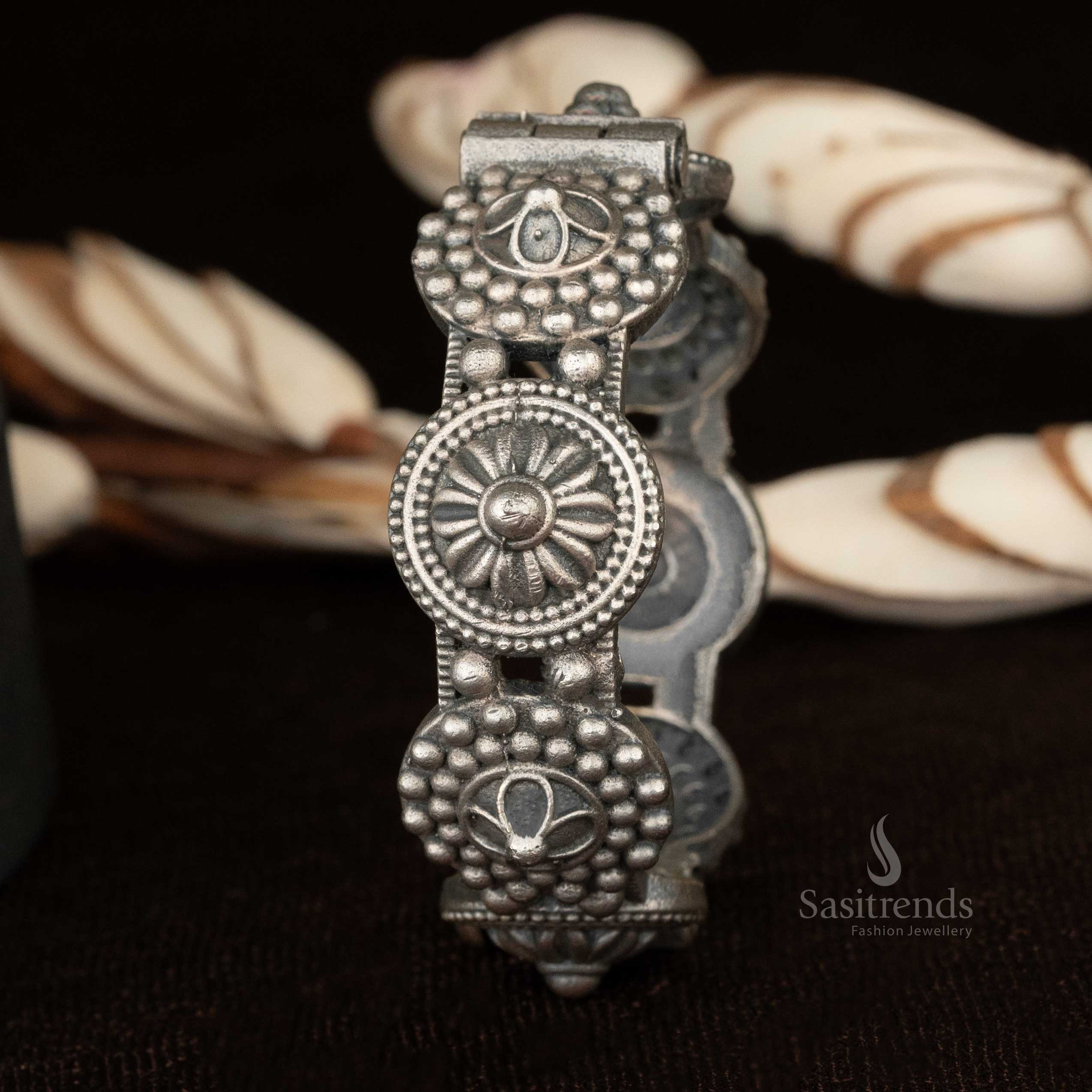 Floral oxidised kada bangle with scalloped edges - Sasitrends