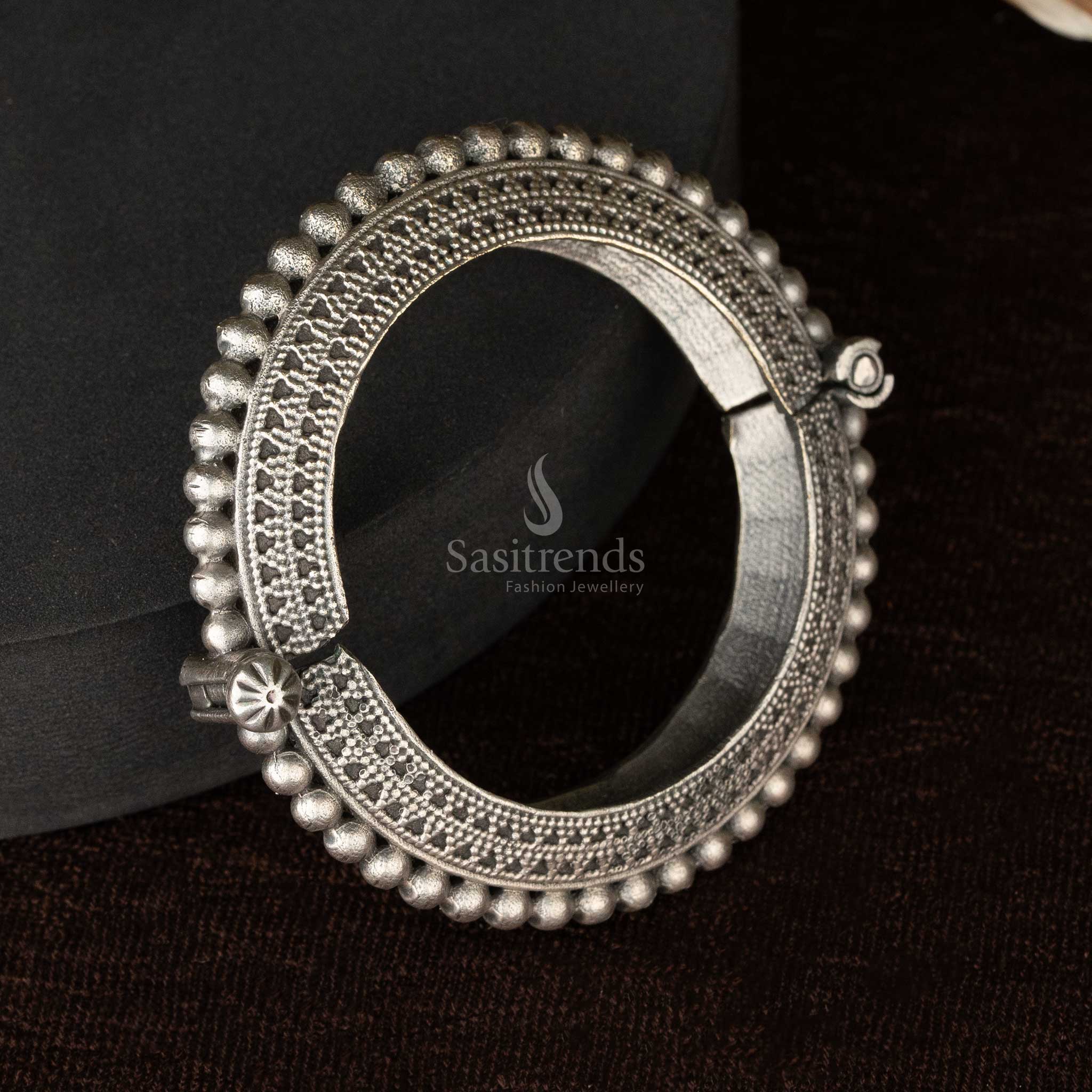 Screw-open oxidised bangle featuring bold embossed designs - Sasitrends