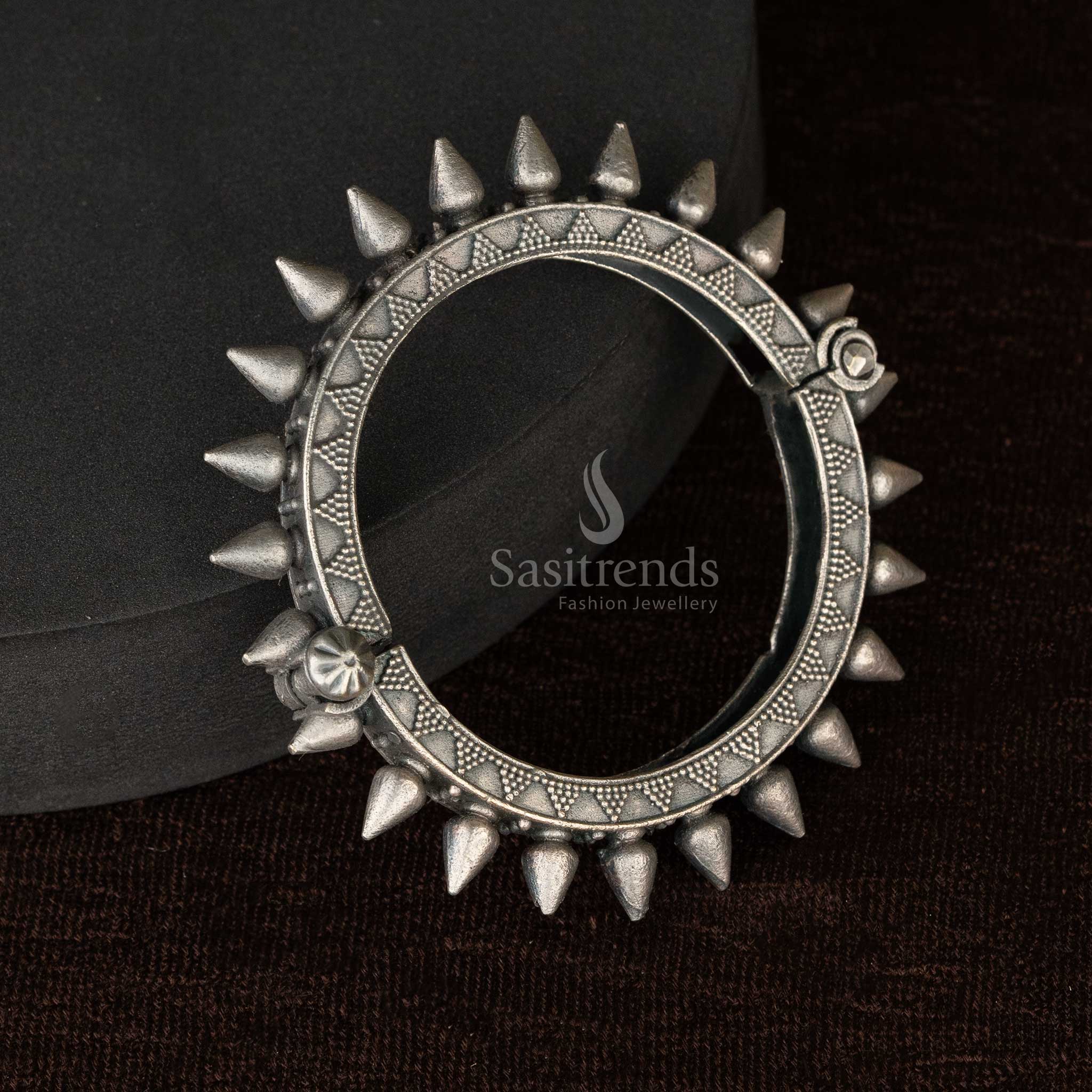 Elegant sunburst oxidised bangle for special occasions - Sasitrends