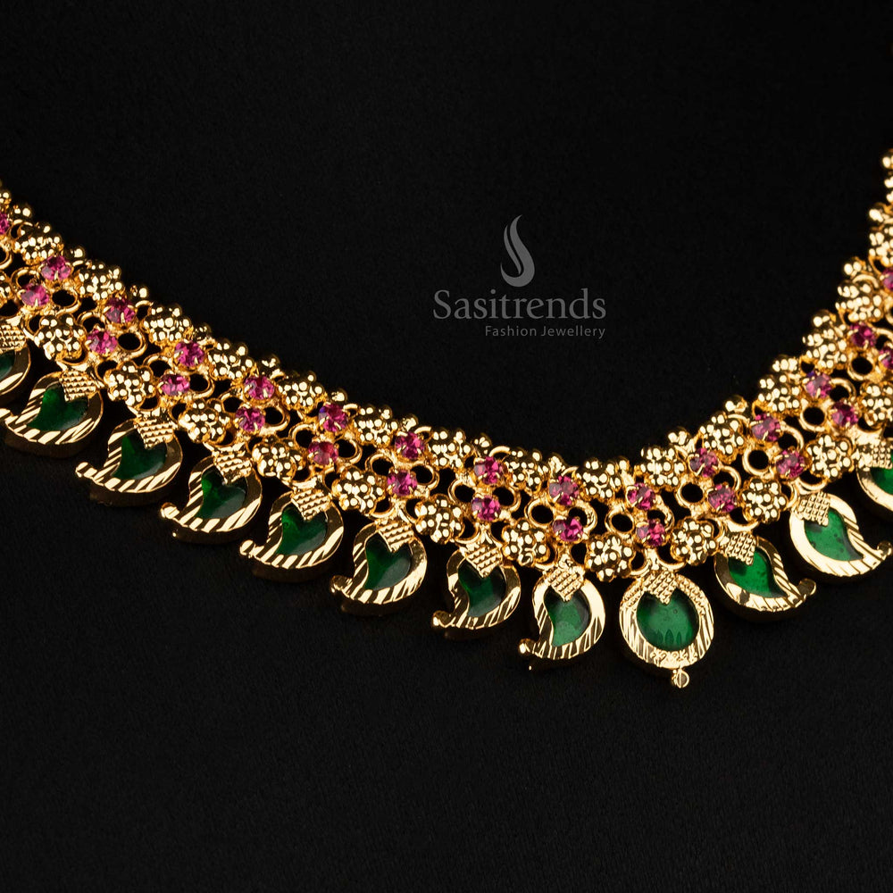 Traditional mango Palakka necklace with green stones and micro gold plating - Sasitrends