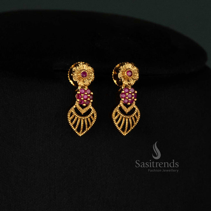 Premium matte gold plated necklace set with floral cluster and leaf motif detailing – Sasitrends