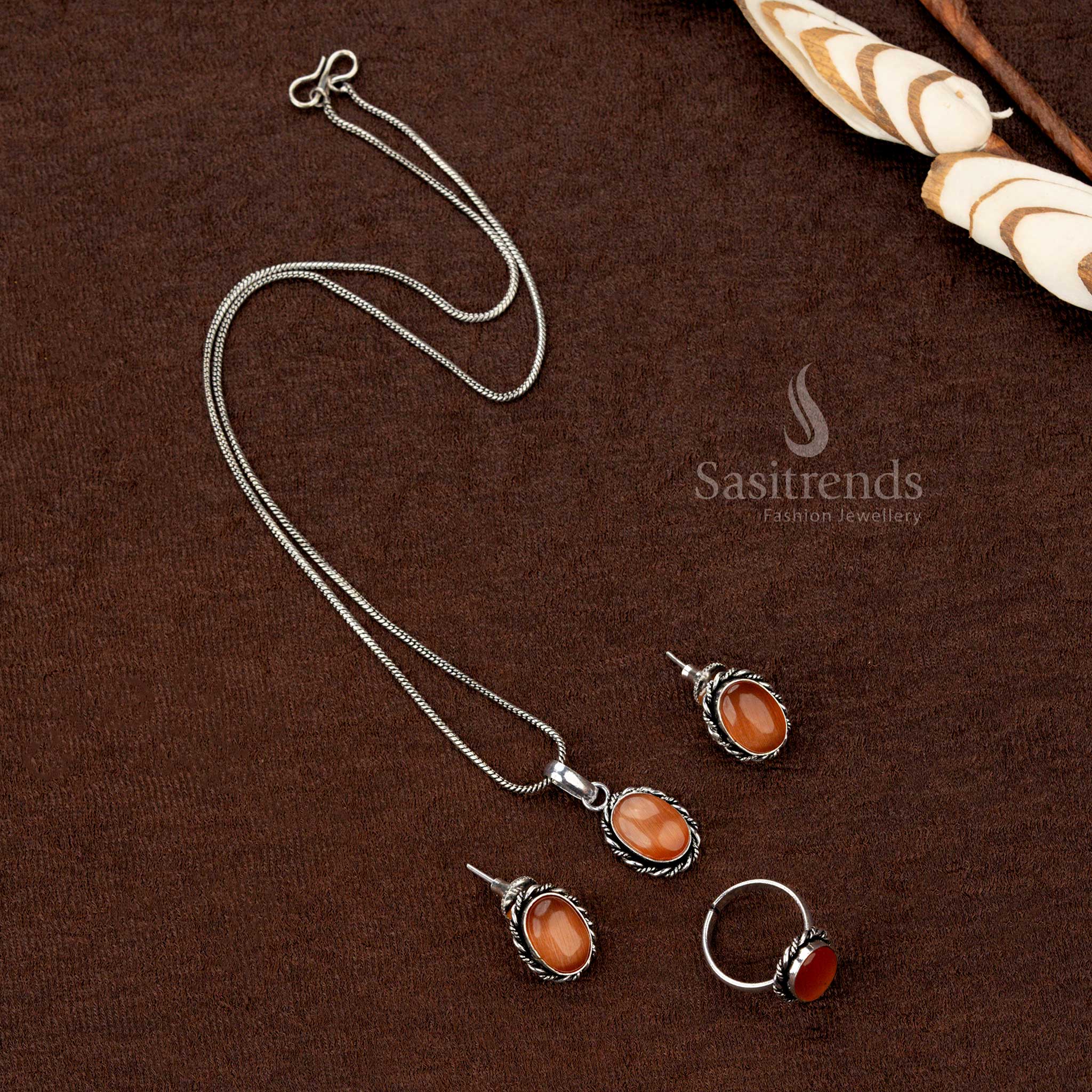 Oxidised finish chain jewellery set with oval stone pendant and details - Sasitrends