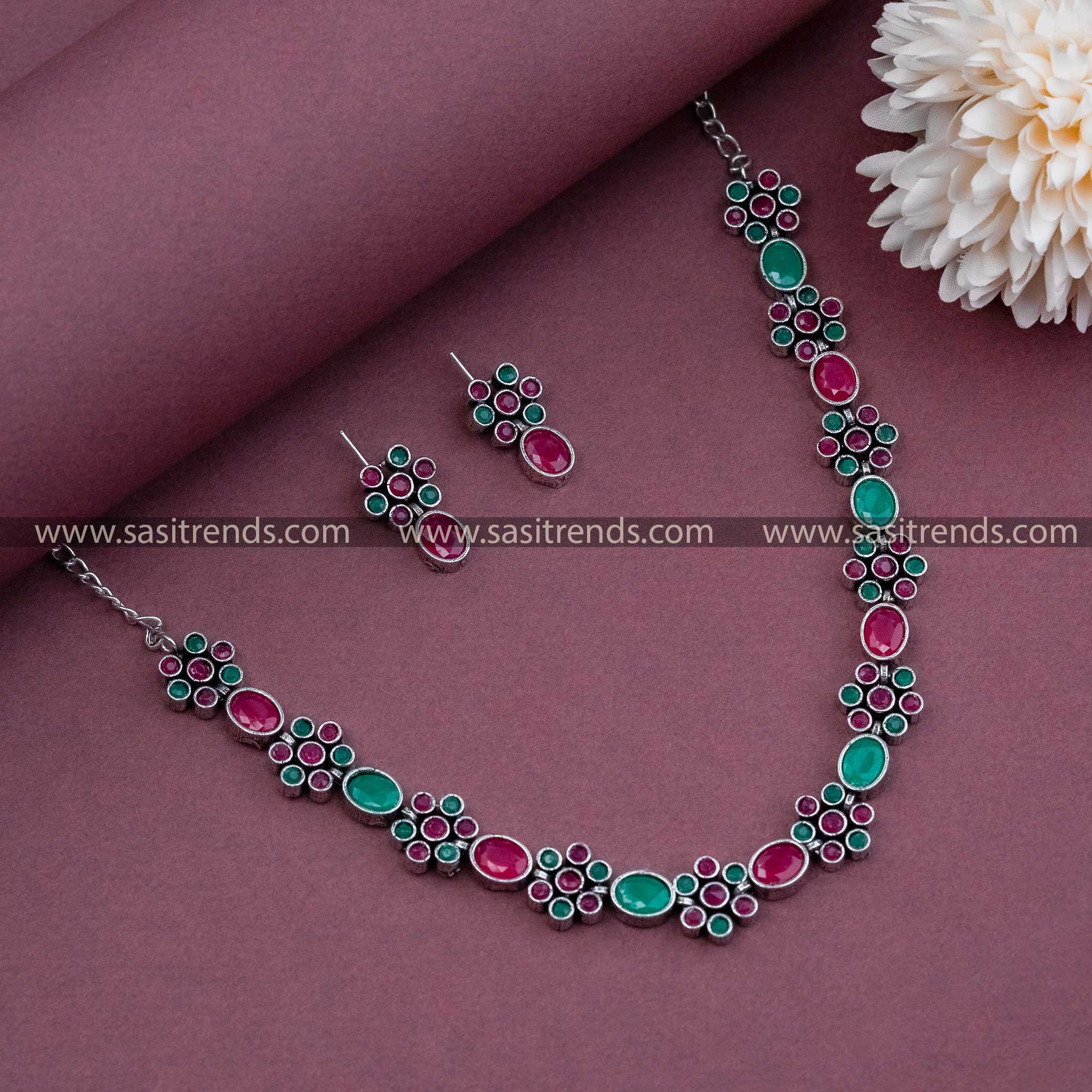 Ruby-Green Flower Motif Necklace - Vintage-Inspired Oxidised Jewelry