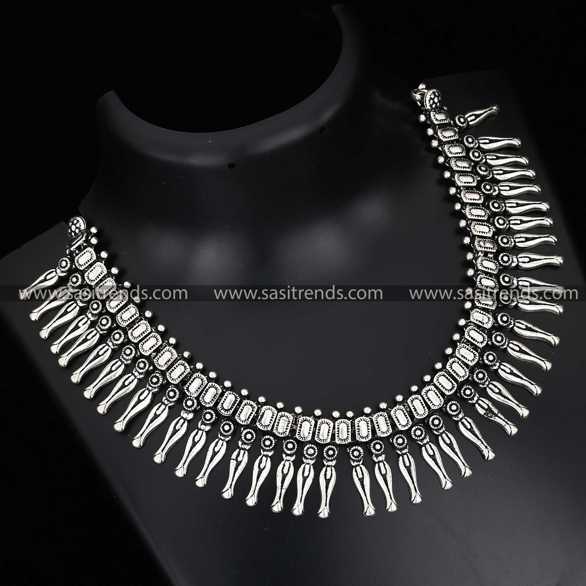 Oxidised Kolhapuri necklace elegance, marrying history with fashion 