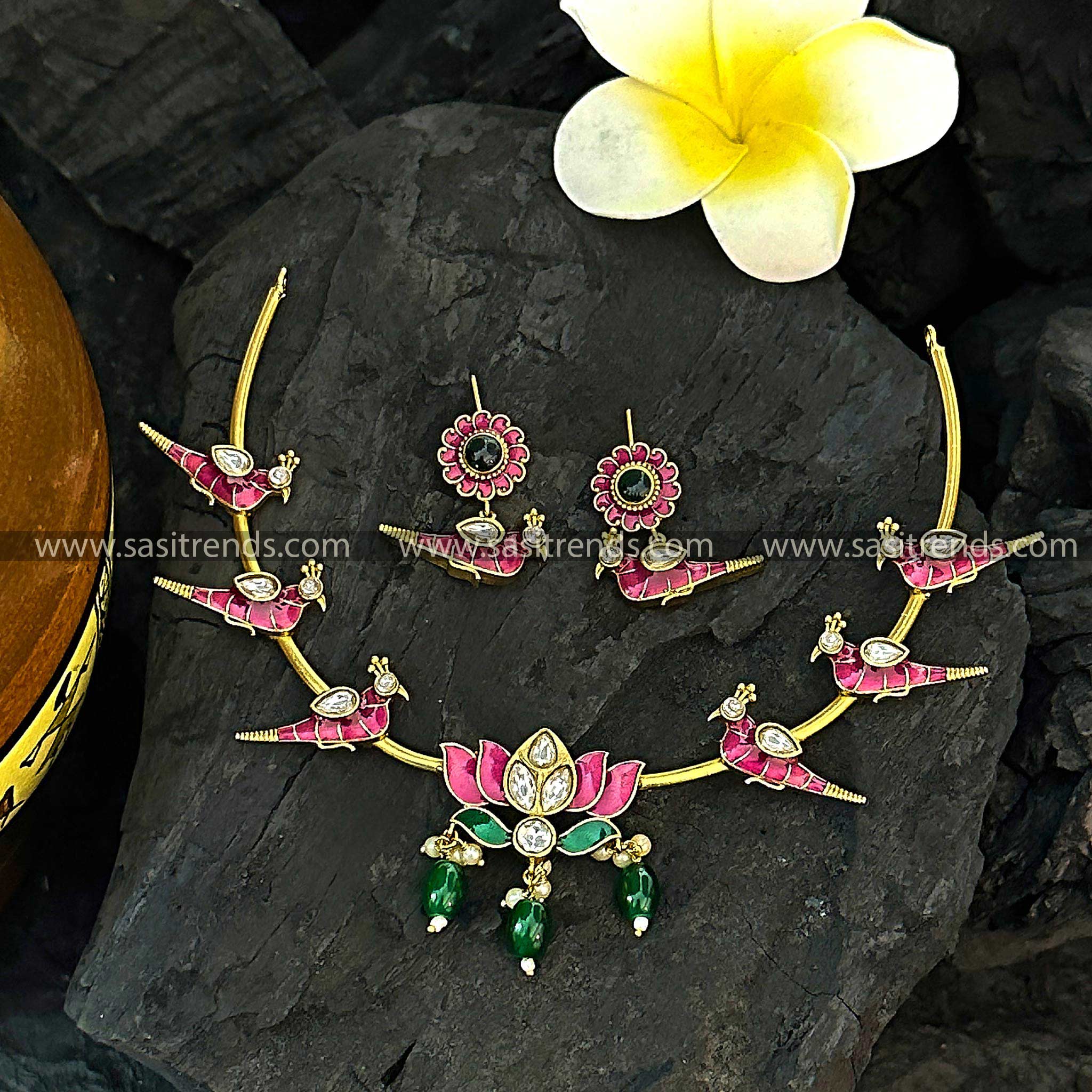  Lotus Pendant Attigai Choker Necklace with Kemp Stones & Earrings