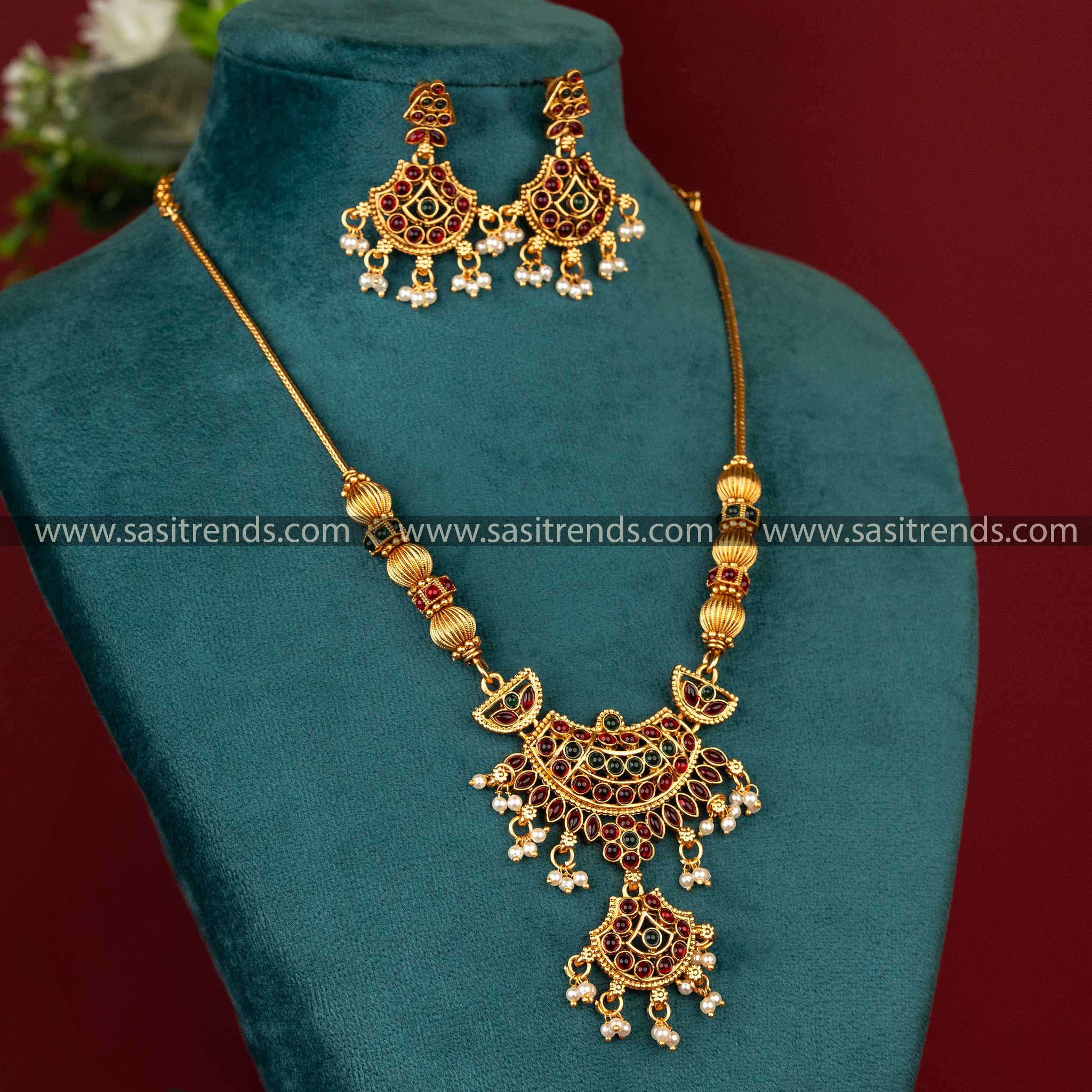 Traditional-Crescent-Pendant-jewellery_set-Ruby-Green